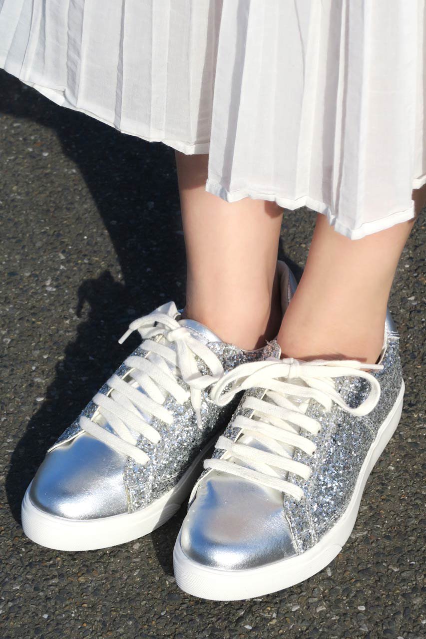 【エスメラルダ/Esmeralda】の【MIO NOTIS】グリッターレースアップスニーカー 人気、トレンドファッション・服の通販 founy(ファニー) ファッション Fashion レディースファッション Fashion for Women クール Cool, Chic グリッター Glitter, Sparkle コンビ Combo, Combination Style シルバー Silver, Metallic Silver スニーカー Sneakers, Trainers 定番 Standard, Basic Item other-7|ID: prp329100000012613 ipo3291000000036169200