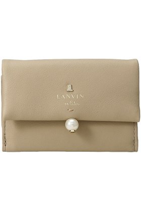 【ランバン オン ブルー/LANVIN en Bleu】 シャペル 三ツ折サイフ人気、トレンドファッション・服の通販 founy(ファニー) ファッション Fashion レディースファッション Fashion for Women ミニ財布・二つ折り財布 Wallets & Card Cases バッグ Bags コンパクト Compact, Small Size パール Pearl, Pearl Accent フェミニン Feminine, Girly フラップ Flap, Flap Pocket 定番 Standard, Basic Item 財布 Wallet, Purse |ID:prp329100000015045