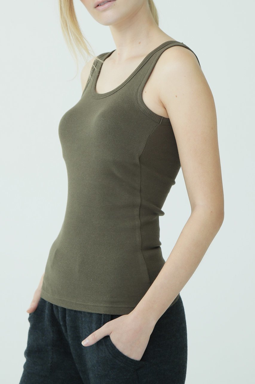 【フォーコーナーズ/+FOUR CORNERS】のカップ付きタンクトップ 人気、トレンドファッション・服の通販 founy(ファニー) ファッション Fashion レディースファッション Fashion for Women トップス・カットソー Cut & Sew Tops キャミソール&ノースリーブ Camisoles & Sleeveless Tops シャツ・ブラウス・オフィスカジュアル Elegant Blouses & Button-Ups ロングTシャツ・Tシャツ Longline T-Shirts & Tees カットソー・ベーシックTシャツ Cut-and-Sewn Tops / Stretch Tees & Basics インナー Innerwear キャミソール Camisole, Spaghetti Strap Top ストレッチ Stretch, Stretchy Fabric タンク Tank Top, Sleeveless Top フィット Fit, Slim Fit リラックス Relax, Relaxed Fit 今季 This Season, Current Season other-6|ID: prp329100000018449 ipo3291000000032840465