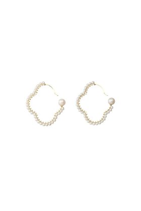 【ナチュラリジュエリ/NATURALI JEWELRY】の【ELLE SHOP限定】オーバルフラワー巻フープ パールピアス 人気、トレンドファッション・服の通販 founy(ファニー) ファッション Fashion レディースファッション Fashion for Women ジュエリー Jewelry ファッションリング Fashion Rings イヤリング・フープ・ドロップタイプ Hoop, Drop & Clip Earrings イヤリング Earrings オケージョン Occasion Wear オーバル Oval Design パール Pearl, Pearl Accent フラワー Flower, Floral フープ Hoop, Hoop Earrings エレガント 上品 Elegant |ID:prp329100000025949