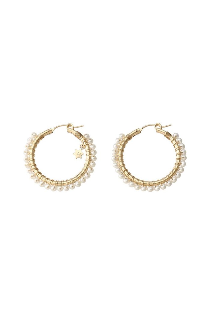 【ナチュラリジュエリ/NATURALI JEWELRY】のパール巻フープピアス M インテリア・キッズ・メンズ・レディースファッション・服の通販 founy(ファニー) https://founy.com/ ファッション Fashion レディースファッション WOMEN ジュエリー Jewelry リング Rings イヤリング Earrings イヤリング Earrings シンプル Simple パール Pearl フェミニン Feminine フープ Hoop 定番 Standard |ID: prp329100000026118 ipo3291000000030802622