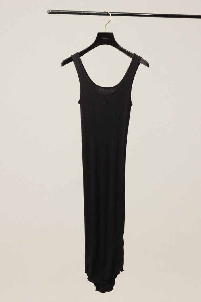 【カオス/Chaos】のCSシルクマルドウLタンク インテリア・キッズ・メンズ・レディースファッション・服の通販 founy(ファニー) https://founy.com/ ファッション Fashion レディースファッション Fashion for Women トップス・カットソー Cut & Sew Tops キャミソール&ノースリーブ Camisoles & Sleeveless Tops シャツ・ブラウス・オフィスカジュアル Elegant Blouses & Button-Ups ロングTシャツ・Tシャツ Longline T-Shirts & Tees カットソー・ベーシックTシャツ Cut-and-Sewn Tops / Stretch Tees & Basics おすすめ Recommended / Our Picks なめらか Smooth, Silky Texture インナー Innerwear キャミソール Camisole, Spaghetti Strap Top シルク Silk, 100% Silk スマート Smart, Elegant タンク Tank Top, Sleeveless Top フィット Fit, Slim Fit ロング Long, Long-Length 再入荷 Restock / Back in Stock |ID: prp329100000036162 ipo3291000000037006248