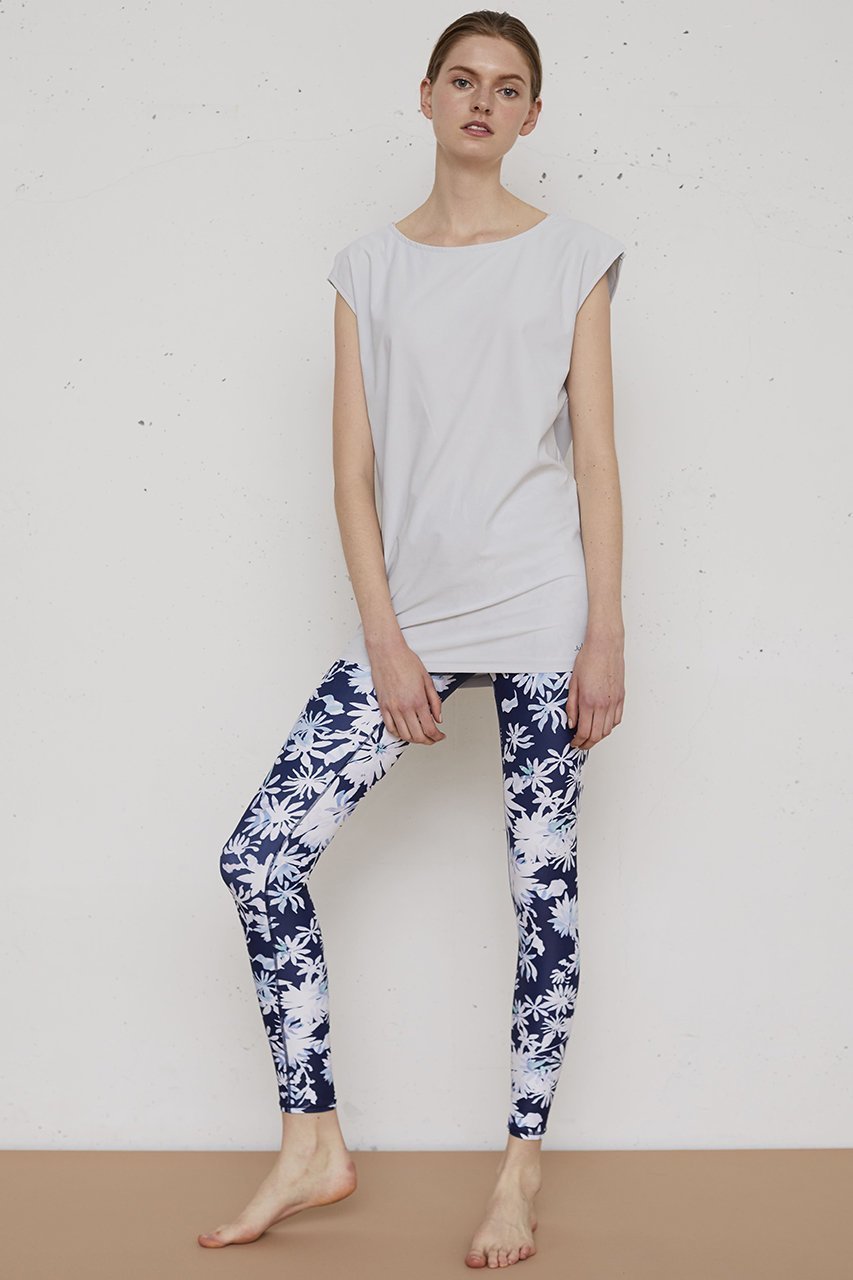【ジュリエ/Julier】のshine flower printレギンス【水陸両用】 人気、トレンドファッション・服の通販 founy(ファニー) 　ファッション　Fashion　レディースファッション　WOMEN　パンツ　Pants　レギンス　Leggings　ストレッチ　Stretch　スポーツ　Sports　フィット　Fit　フラワー　Flower　プリント　Print　ヨガ　Yoga　ランニング　Running　レギンス　Leggings　定番　Standard　other-8|ID: prp329100000044555 ipo3291000000031436656