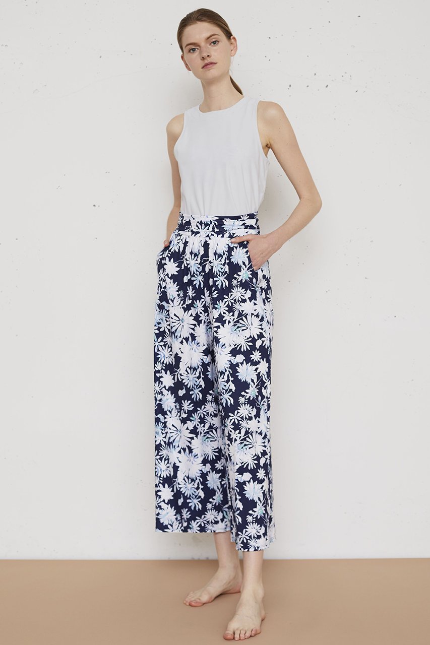 【ジュリエ/Julier】のshine flower printギャザーパンツ 人気、トレンドファッション・服の通販 founy(ファニー) 　ファッション　Fashion　レディースファッション　WOMEN　パンツ　Pants　スポーツウェア　Sportswear　スポーツ パンツ　Sports Pants　ギャザー　Gather　ストレッチ　Stretch　スポーツ　Sports　ファブリック　Fabric　フラワー　Flower　プリント　Print　ヨガ　Yoga　リラックス　Relax　レギンス　Leggings　ワイド　Wide　定番　Standard　other-8|ID: prp329100000044560 ipo3291000000031436633