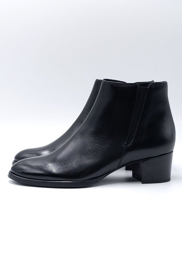 【ルカグロッシ/LucaGrossi】のチャンキーアンクルブーツ インテリア・キッズ・メンズ・レディースファッション・服の通販 founy(ファウニー) https://founy.com/ ファッション Fashion レディースファッション Fashion for Women アンクル Ankle-Length Design ショート Short, Short Length シンプル Simple, Minimal フォルム Silhouette, Form エレガント 上品 Elegant |ID: prp329100000047351 ipo3291000000036951633