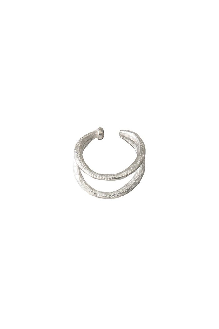 【カオル/KAORU】のEAR CUFF HELIX 2連シルバーイヤーカフ(片耳用) インテリア・キッズ・メンズ・レディースファッション・服の通販 founy(ファニー) https://founy.com/ ファッション Fashion レディースファッション Fashion for Women ジュエリー Jewelry ファッションリング Fashion Rings イヤリング・フープ・ドロップタイプ Hoop, Drop & Clip Earrings イヤリング Earrings イヤーカフ Ear Cuffs シルバー Silver, Metallic Silver シンプル Simple, Minimal フォルム Silhouette, Form ランダム Random, Irregular リュクス Luxury, Elegant, High-End, Chic 片耳 One-Ear, Single Earring |ID: prp329100000049480 ipo3291000000036197785