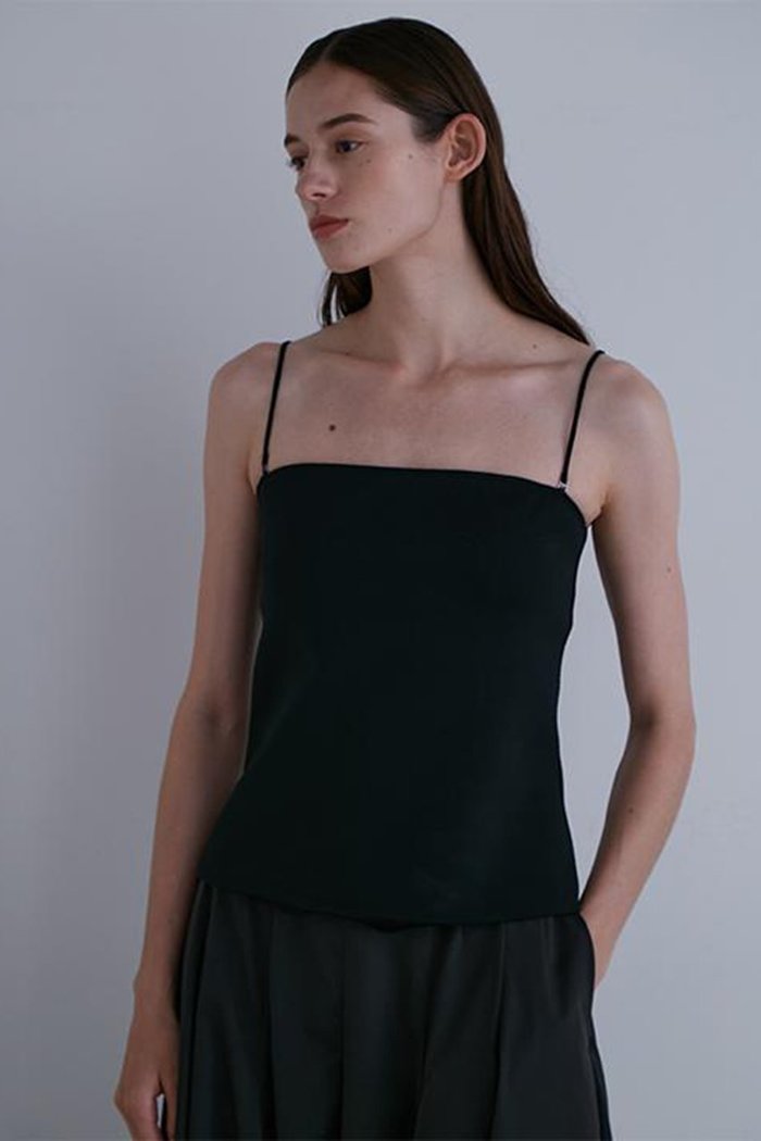 【ル フィル/LE PHIL】のカップインスキューバジャージーキャミソール インテリア・キッズ・メンズ・レディースファッション・服の通販 founy(ファニー) https://founy.com/ ファッション Fashion レディースファッション Fashion for Women トップス・カットソー Cut & Sew Tops キャミソール&ノースリーブ Camisoles & Sleeveless Tops シャツ・ブラウス・オフィスカジュアル Elegant Blouses & Button-Ups ロングTシャツ・Tシャツ Longline T-Shirts & Tees カットソー・ベーシックTシャツ Cut-and-Sewn Tops / Stretch Tees & Basics おすすめ Recommended / Our Picks インナー Innerwear カッティング Cutting Detail キャミソール Camisole, Spaghetti Strap Top ジャケット Jacket, Outerwear セットアップ Set-Up, Coordinated Outfit タンク Tank Top, Sleeveless Top ラップ Wrap, Wrap Design |ID: prp329100002236148 ipo3291000000036979344