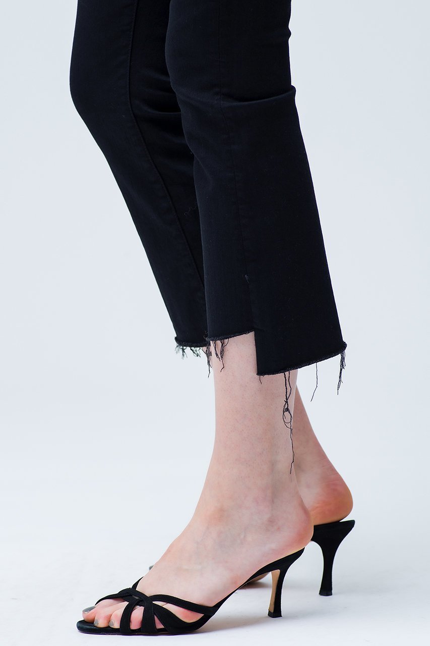【マザー/MOTHER】のTHE INSIDER CROP STEP FRAY ブラックデニム 人気、トレンドファッション・服の通販 founy(ファニー) 　ファッション　Fashion　レディースファッション　Ladies' Fashion Online　パンツ　Pants　デニムパンツ　Denim Pants　ストレッチ　Stretch　デニム　Denim　フィット　Fit　フレア　Flare　再入荷　Restock/Back In Stock/Re Arrival　定番　Standard　other-6|ID: prp329100002245309 ipo3291000000032629149