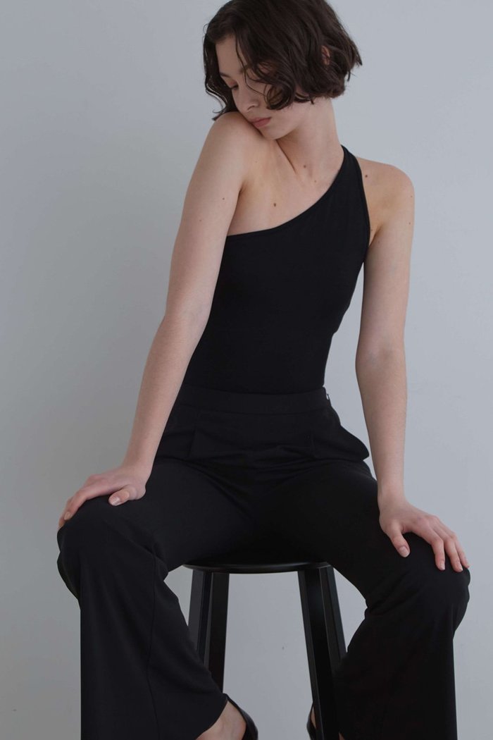 【ル フィル/LE PHIL】のカップインワンショルダートップ インテリア・キッズ・メンズ・レディースファッション・服の通販 founy(ファニー) https://founy.com/ ファッション Fashion レディースファッション Fashion for Women トップス・カットソー Cut & Sew Tops キャミソール&ノースリーブ Camisoles & Sleeveless Tops シャツ・ブラウス・オフィスカジュアル Elegant Blouses & Button-Ups ロングTシャツ・Tシャツ Longline T-Shirts & Tees カットソー・ベーシックTシャツ Cut-and-Sewn Tops / Stretch Tees & Basics キャミソール Camisole, Spaghetti Strap Top シアー Sheer, See-Through ショルダー Shoulder, Shoulder Strap ストレッチ Stretch, Stretchy Fabric タンク Tank Top, Sleeveless Top |ID: prp329100002258119 ipo3291000000035696760