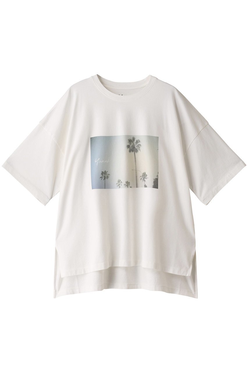 【ヤヌーク/YANUK】のプリントTシャツ インテリア・キッズ・メンズ・レディースファッション・服の通販 founy(ファニー) 　ファッション　Fashion　レディースファッション　Fashion for Women　トップス・カットソー　Cut & Sew Tops　シャツ・ブラウス・オフィスカジュアル　Elegant Blouses & Button-Ups　ロングTシャツ・Tシャツ　Longline T-Shirts & Tees　カットソー・ベーシックTシャツ　Cut-and-Sewn Tops / Stretch Tees & Basics　ショート　Short, Short Length　スリット　Slit, Slit Detail　スリーブ　Sleeve, Long Sleeve / Short Sleeve　プリント　Print, Printed Pattern　半袖　Short Sleeve, Half Sleeve　ホワイト|ID: prp329100002343440 ipo3291000000032839626