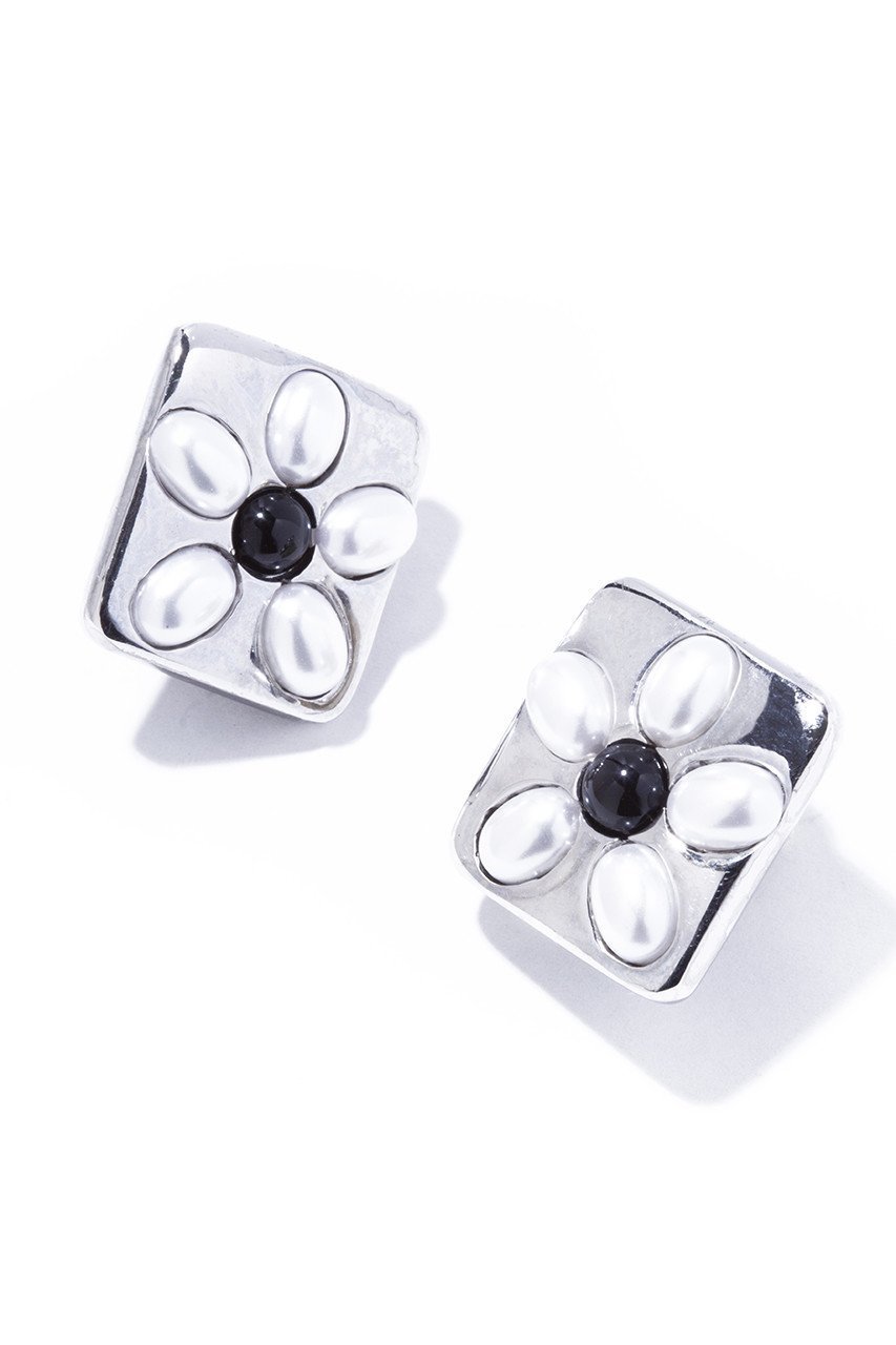 【イリスフォーセブン/IRIS 47】のPoppy イヤリング 人気、トレンドファッション・服の通販 founy(ファニー) 　ファッション　Fashion　レディースファッション　Fashion for Women　ジュエリー　Jewelry　ファッションリング　Fashion Rings　イヤリング・フープ・ドロップタイプ　Hoop, Drop & Clip Earrings　イヤリング　Earrings　ジュエリー　Jewelry, Accessories　スクエア　Square, Square Shape　パール　Pearl, Pearl Accent　フェミニン　Feminine, Girly　フォルム　Silhouette, Form　モダン　Modern, Contemporary　モノトーン　Monotone, Black and White　ヴィンテージ　Vintage Style　帽子　Hat, Headwear　other-3|ID: prp329100002713662 ipo3291000000035657060