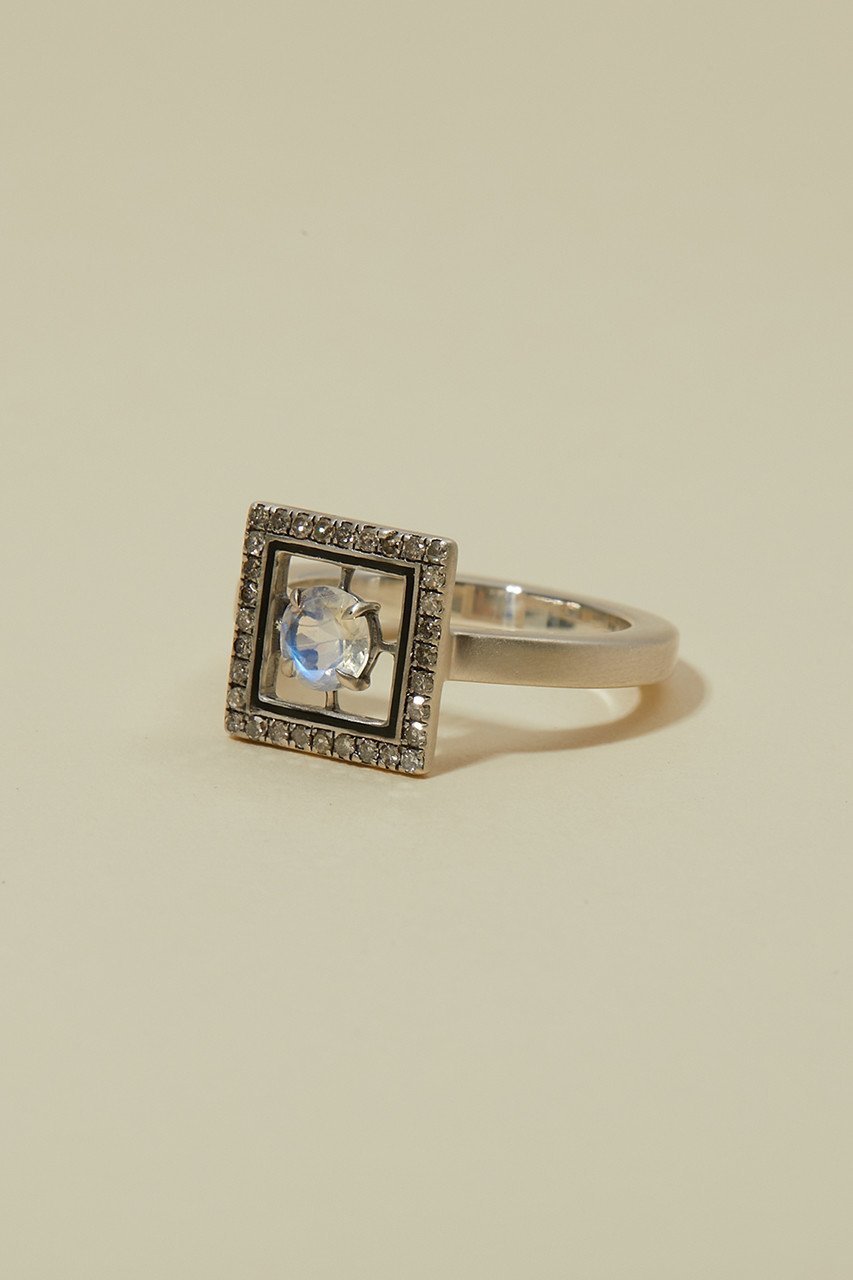 【アドリン ヒュー/Adlin Hue】のRoyal Blue Moon Milda Ring 人気、トレンドファッション・服の通販 founy(ファニー) 　ファッション　Fashion　レディースファッション　Fashion for Women　インド　Indian Textile　エナメル　Patent Leather　スクエア　Square, Square Shape　ストーン　Stone, Gem-Like　フレーム　Frame, Outline　モダン　Modern, Contemporary　ラウンド　Round, Round Neck　other-2|ID: prp329100002760310 ipo3291000000031418900