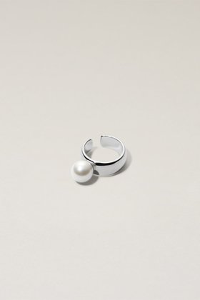 【サラース/SARARTH】のFAKE PEARL シルバーワイドイヤーカフ 人気、トレンドファッション・服の通販 founy(ファニー) ファッション Fashion レディースファッション Fashion for Women ジュエリー Jewelry ファッションリング Fashion Rings イヤリング・フープ・ドロップタイプ Hoop, Drop & Clip Earrings イヤリング Earrings ガラス Glass, Glassware パール Pearl, Pearl Accent |ID:prp329100003004023