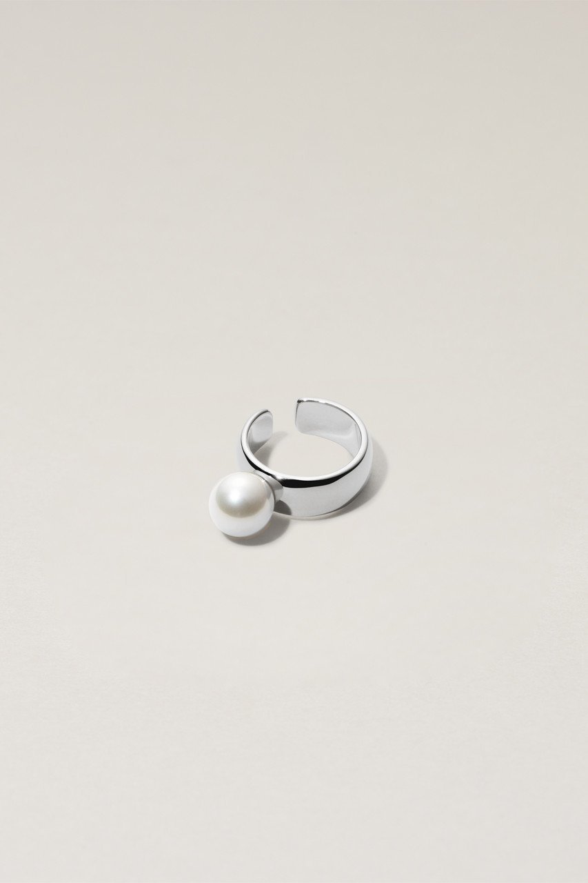 【サラース/SARARTH】のFAKE PEARL シルバーワイドイヤーカフ 人気、トレンドファッション・服の通販 founy(ファニー) 　ファッション　Fashion　レディースファッション　Fashion for Women　ジュエリー　Jewelry　ファッションリング　Fashion Rings　イヤリング・フープ・ドロップタイプ　Hoop, Drop & Clip Earrings　イヤリング　Earrings　ガラス　Glass, Glassware　パール　Pearl, Pearl Accent　 other-1|ID: prp329100003004023 ipo3291000000036189839