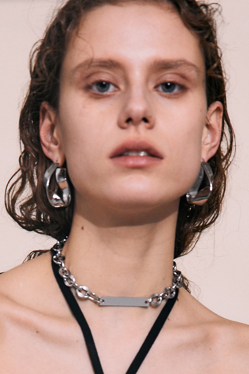 【プランク プロジェクト/PRANK PROJECT】のプラチナコーティングロゴプレートツイストピアス/Platinum Coated Logo Plate Twisted Earrings 人気、トレンドファッション・服の通販 founy(ファニー) ファッション Fashion レディースファッション Fashion for Women アウター Coat / Outerwear Collection コート・ロングコート・ピーコート Long Coats, Peacoats & More ジュエリー Jewelry ファッションリング Fashion Rings イヤリング・フープ・ドロップタイプ Hoop, Drop & Clip Earrings イヤリング Earrings シンプル Simple, Minimal フープ Hoop, Hoop Earrings エレガント 上品 Elegant other-7|ID: prp329100003135174 ipo3291000000035335833