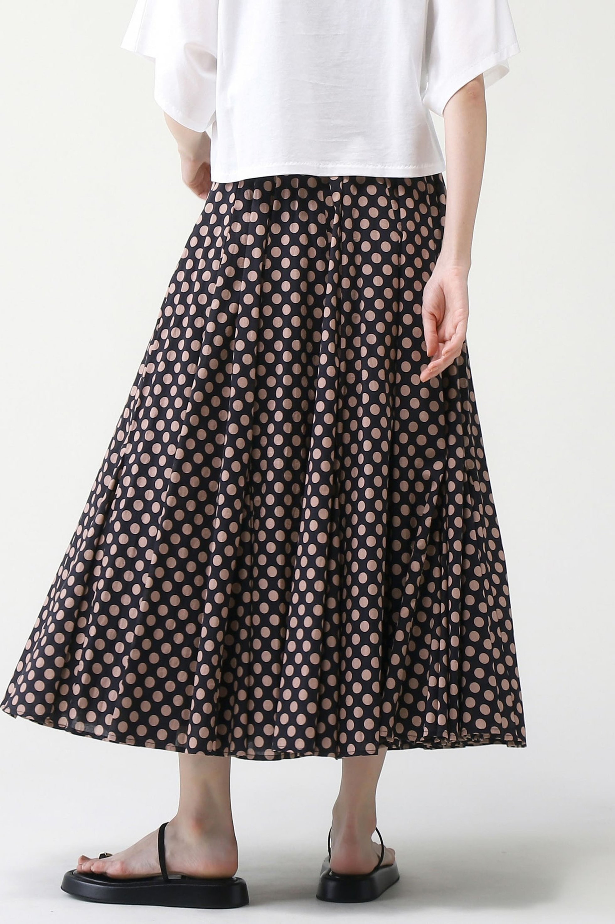 【マルティニーク/martinique】の【MARIHA】月影のスカート 別注Dot-1 人気、トレンドファッション・服の通販 founy(ファニー) ファッション Fashion レディースファッション Fashion for Women スカート Skirts ロングスカート Long Skirts / Maxi & Midi Skirts エレガント 上品 Elegant ドット Polka Dot, Dot Pattern 別注 Limited Edition, Custom Order マキシ Maxi, Full Length ロング Long, Long-Length other-3|ID: prp329100003145697 ipo3291000000035509464