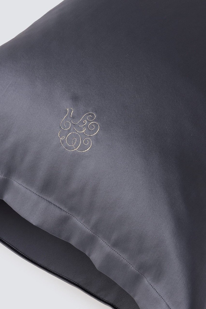 【フートーキョー/Foo Tokyo / GOODS】のシルクピローケース インテリア・キッズ・メンズ・レディースファッション・服の通販 founy(ファニー) なめらか Smooth, Silky Texture シルク Silk, 100% Silk シンプル Simple, Minimal リネン Linen, Linen Fabric 定番 Standard, Basic Item チャコールグレー|ID: prp329100003147923 ipo3291000000033667586