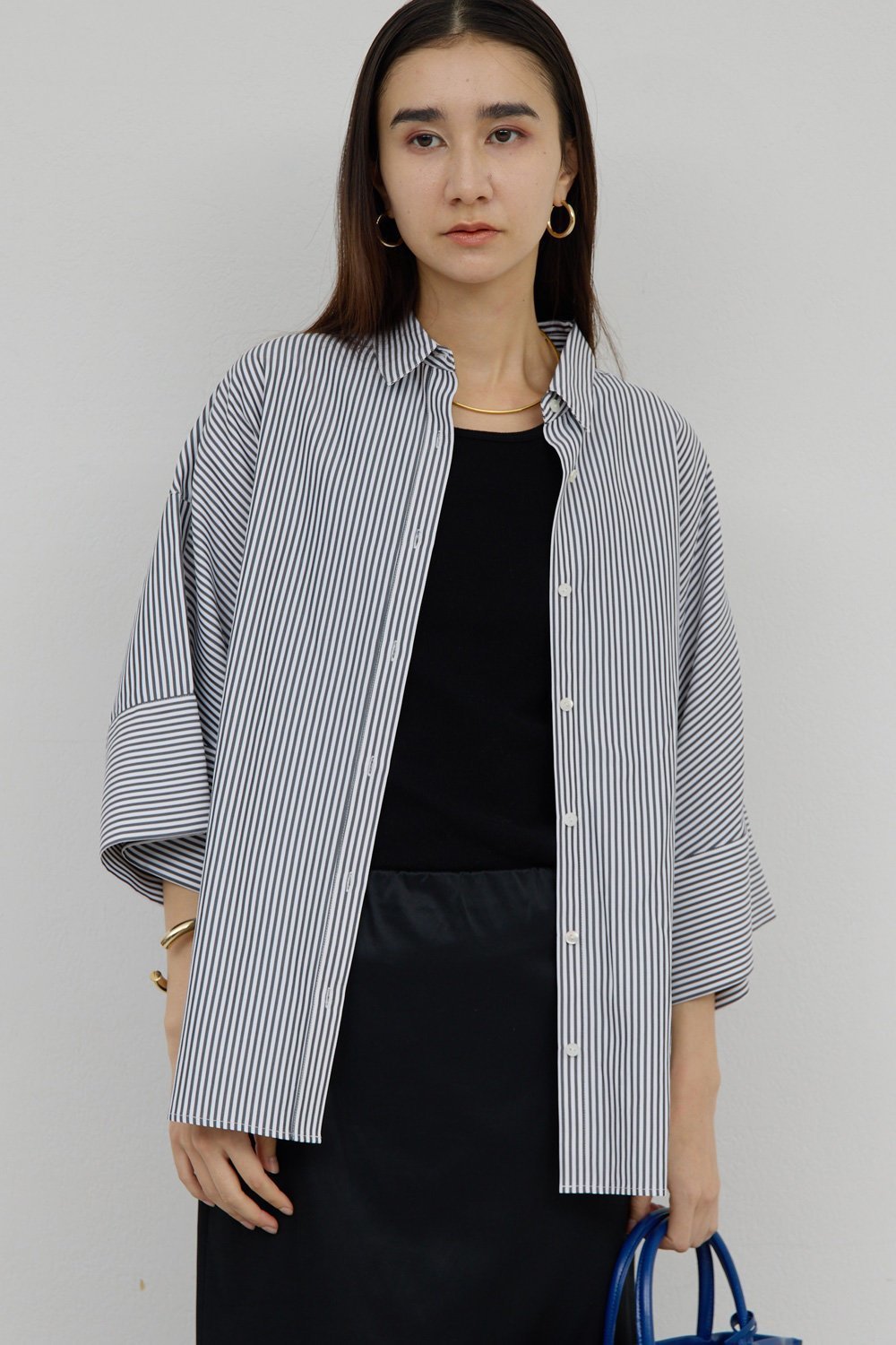 【ガリャルダガランテ/GALLARDAGALANTE】のハーフスリーブシャツ インテリア・キッズ・メンズ・レディースファッション・服の通販 founy(ファニー) ファッション Fashion レディースファッション Fashion for Women トップス・カットソー Cut & Sew Tops シャツ・ブラウス・オフィスカジュアル Elegant Blouses & Button-Ups ショート Short, Short Length スリーブ Sleeve, Long Sleeve / Short Sleeve ロング Long, Long-Length ネイビー|ID: prp329100003169353 ipo3291000000036714160