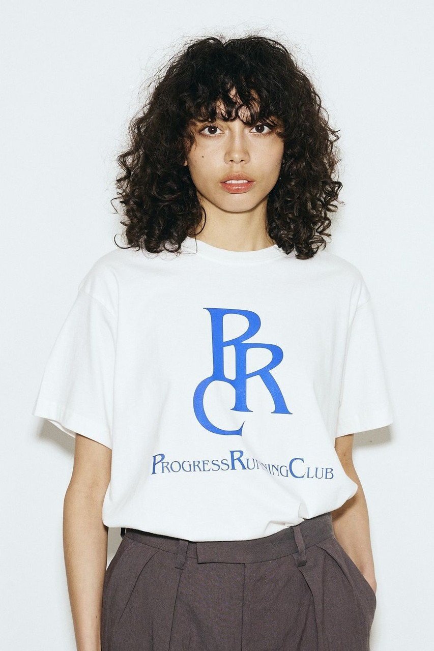 【エリオポール/heliopole】の【PROGRESS RUNNING CLUB】LOGO PRINT Tシャツ 人気、トレンドファッション・服の通販 founy(ファニー) 　ファッション　Fashion　レディースファッション　Fashion for Women　トップス・カットソー　Cut & Sew Tops　シャツ・ブラウス・オフィスカジュアル　Elegant Blouses & Button-Ups　ロングTシャツ・Tシャツ　Longline T-Shirts & Tees　カットソー・ベーシックTシャツ　Cut-and-Sewn Tops / Stretch Tees & Basics　ショート　Short, Short Length　スリーブ　Sleeve, Long Sleeve / Short Sleeve　フロント　Front, Front Design　プリント　Print, Printed Pattern　ランニング　Running, Running Wear, Activewear, Jogging　ロンドン　London Style, British Inspired　夏　Summer　other-7|ID: prp329100003211925 ipo3291000000036149969