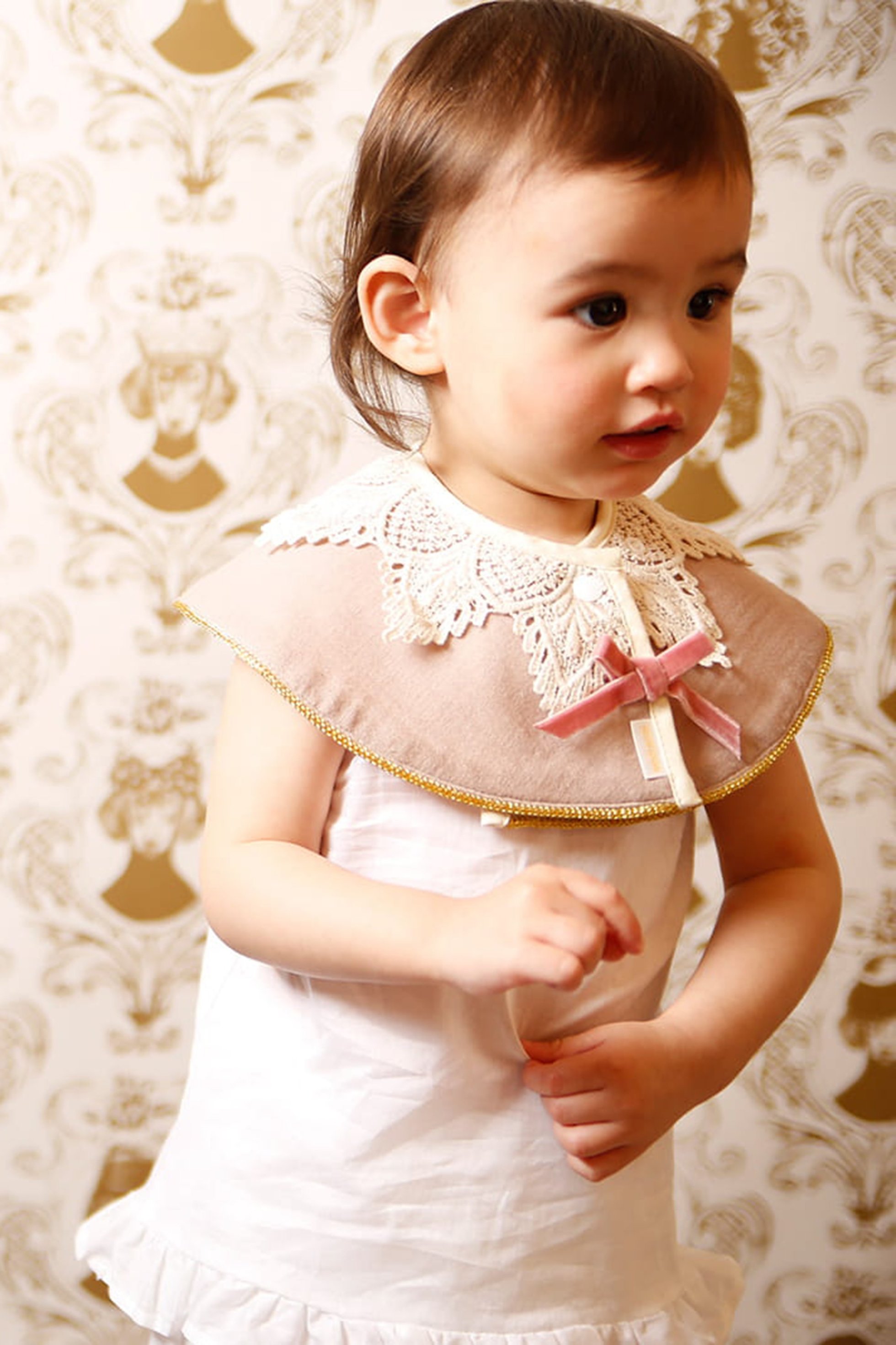 【マールマール/MARLMARL / KIDS】の【Baby】スタイ+お食事エプロン teppan box bouquet 人気、トレンドファッション・服の通販 founy(ファニー) 　ファッション　Fashion　キッズファッション　KIDS　アクセサリー　Accessories　トリミング　Trimming　ドット　Dot　定番　Standard　ハーフ　Half　フォーマル　Formal　ベビー　Baby　ベロア　Velor　ボックス　Box　無地　Plain Color　リボン　Ribbon　レース　Race　ワンポイント　One Point　冬　Winter　再入荷　Restock/Back In Stock/Re Arrival　夏　Summer　エレガント 上品　Elegant　ギフト プレゼント　Gift Present　結婚式　Wedding Ceremony　other-4|ID: prp329100003307534 ipo3291000000031404407