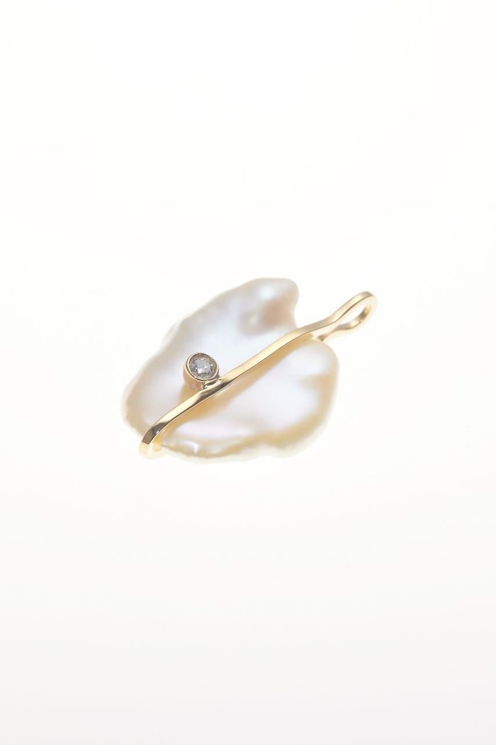 【エネイ/ENEY】のPETALS パールペンダントトップ インテリア・キッズ・メンズ・レディースファッション・服の通販 founy(ファニー) https://founy.com/ ファッション Fashion レディースファッション Fashion for Women ジュエリー Jewelry ダイヤモンド Diamond, Brilliant Cut チェーン Chain, Chain Strap チャーム Charm, Pendant パール Pearl, Pearl Accent |ID: prp329100003345327 ipo3291000000036147095