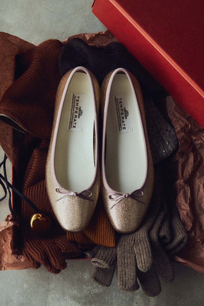 【テンパレイト/TEMPERATE】のEMMA GLITTER スクエアトゥ バレエシューズ(レイン対応) 人気、トレンドファッション・服の通販 founy(ファニー) 　ファッション　Fashion　レディースファッション　Fashion for Women　インソール　Shoe Insole　グリッター　Glitter, Sparkle　シューズ　Shoes, Footwear　バレエ　Ballet, Ballet Style　ラバー　Rubber, Rubber Sole　リボン　Ribbon, Bow　レイン　Rain, Rainproof　定番　Standard, Basic Item　other-2|ID: prp329100003345407 ipo3291000000035994362