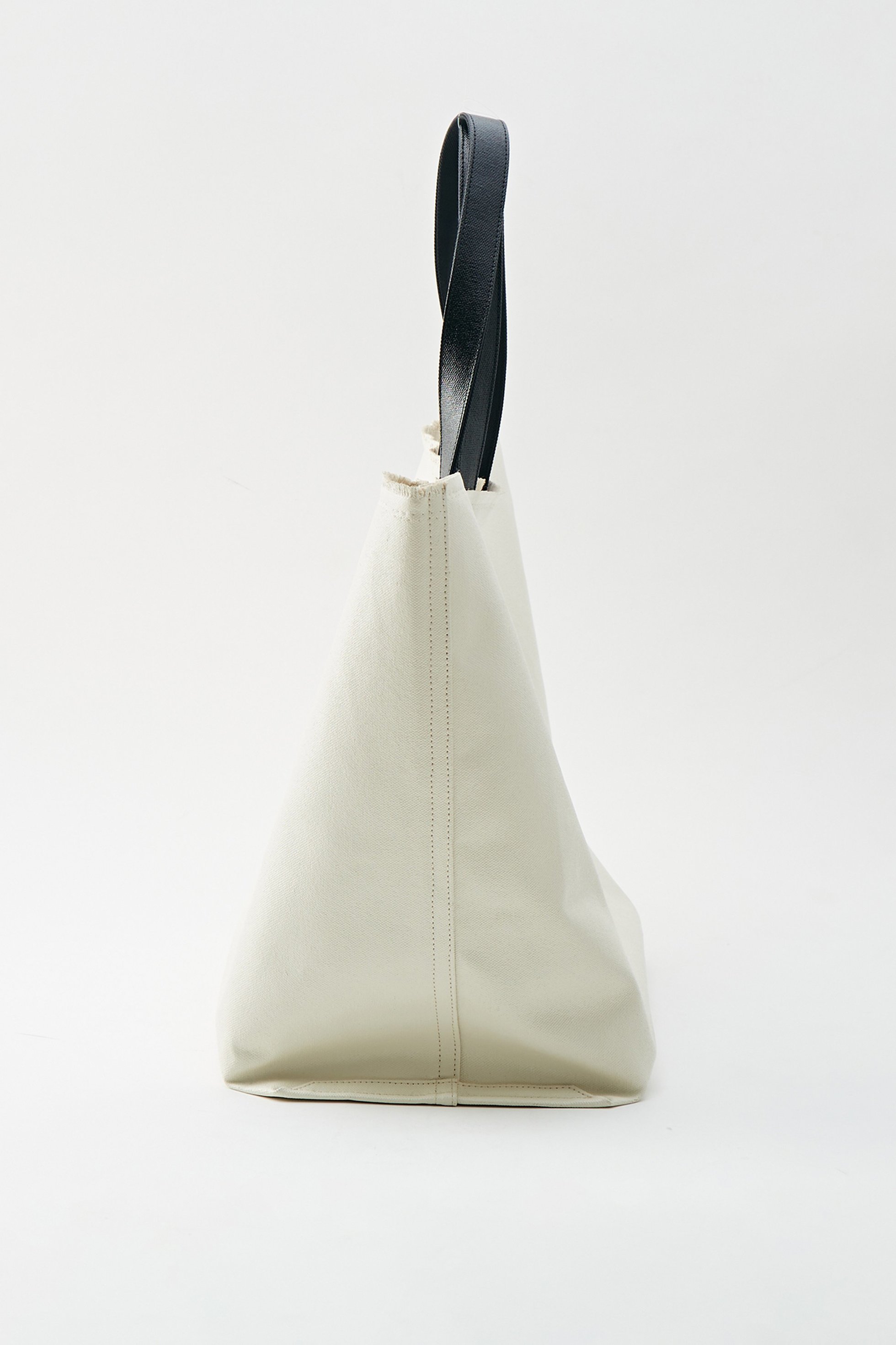 【プレインピープル/PLAIN PEOPLE】の【THE PURSE】トートバッグ CAVIAR BOAT TOTE L 人気、トレンドファッション・服の通販 founy(ファニー) 　ファッション　Fashion　レディースファッション　Fashion for Women　バッグ　Bags　アクリル　Acrylic Material　コーティング　Coating, Coated Finish　シンプル　Simple, Minimal　ベーシック　Basic, Essential　other-3|ID: prp329100003425439 ipo3291000000032782443