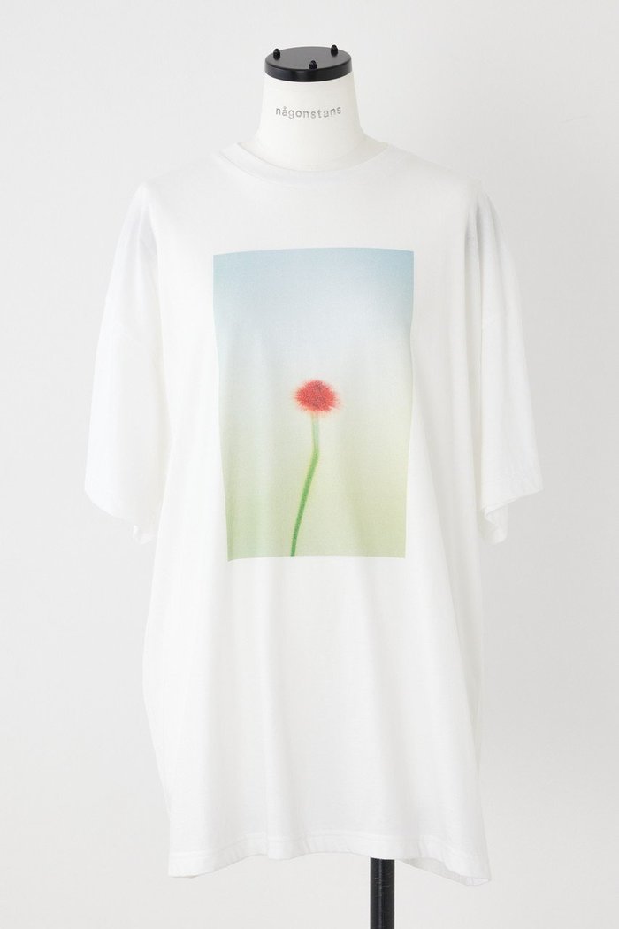 【ナゴンスタンス/nagonstans】のPraying with Flowers T/SH Tシャツ インテリア・キッズ・メンズ・レディースファッション・服の通販 founy(ファウニー) https://founy.com/ ファッション Fashion レディースファッション Fashion for Women トップス・カットソー Cut & Sew Tops シャツ・ブラウス・オフィスカジュアル Elegant Blouses & Button-Ups ロングTシャツ・Tシャツ Longline T-Shirts & Tees カットソー・ベーシックTシャツ Cut-and-Sewn Tops / Stretch Tees & Basics ショート Short, Short Length スリーブ Sleeve, Long Sleeve / Short Sleeve フラワー Flower, Floral プリント Print, Printed Pattern 定番 Standard, Basic Item |ID: prp329100003430938 ipo3291000000036989427