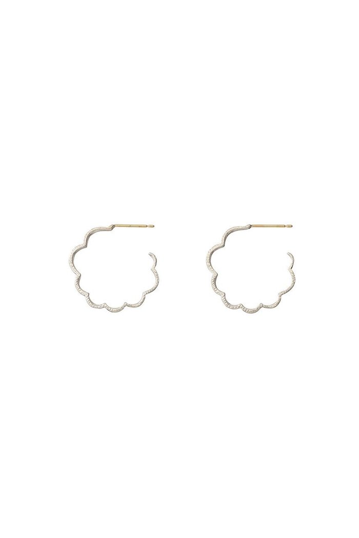 【カオル/KAORU】のMimosa シルバー ピアス M インテリア・キッズ・メンズ・レディースファッション・服の通販 founy(ファニー) https://founy.com/ ファッション Fashion レディースファッション Fashion for Women ジュエリー Jewelry ファッションリング Fashion Rings イヤリング・フープ・ドロップタイプ Hoop, Drop & Clip Earrings おすすめ Recommended / Our Picks イヤリング Earrings シルバー Silver, Metallic Silver セットアップ Set-Up, Coordinated Outfit フォルム Silhouette, Form モチーフ Motif, Design Theme 人気 Popular, Best Seller 再入荷 Restock / Back in Stock |ID: prp329100003434295 ipo3291000000036110807