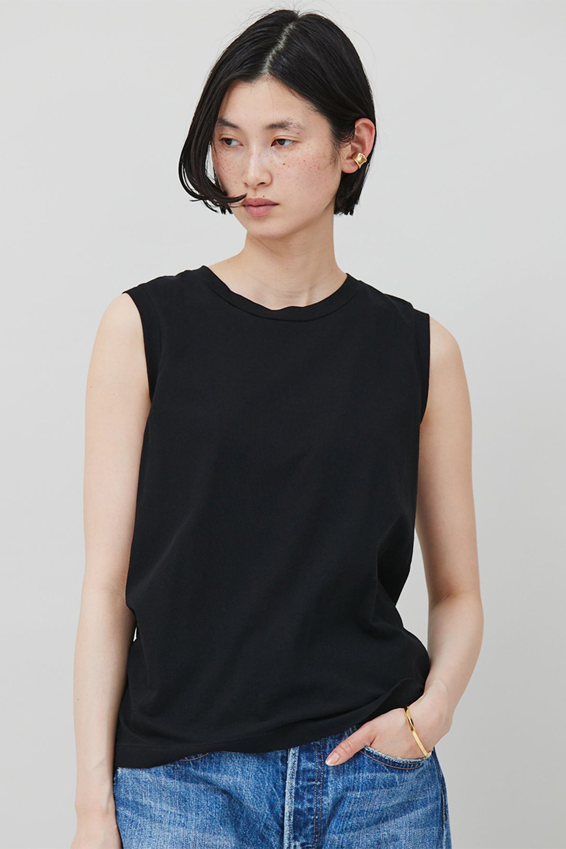 【カレンソロジー/Curensology】の5AWノースリーブTシャツ インテリア・キッズ・メンズ・レディースファッション・服の通販 founy(ファニー) 　ファッション　Fashion　レディースファッション　Fashion for Women　トップス・カットソー　Cut & Sew Tops　キャミソール&ノースリーブ　Camisoles & Sleeveless Tops　シャツ・ブラウス・オフィスカジュアル　Elegant Blouses & Button-Ups　ロングTシャツ・Tシャツ　Longline T-Shirts & Tees　カットソー・ベーシックTシャツ　Cut-and-Sewn Tops / Stretch Tees & Basics　インナー　Innerwear　キャミソール　Camisole, Spaghetti Strap Top　サロペット　Overalls, Salopette　シンプル　Simple, Minimal　タンク　Tank Top, Sleeveless Top　デニム　Denim, Jeans Material　ノースリーブ　Sleeveless, No-Sleeve　プレミアム　Premium, High-End　エレガント 上品　Elegant　吸水　Absorbent, Quick-Dry　ブラック|ID: prp329100003447824 ipo3291000000035921961