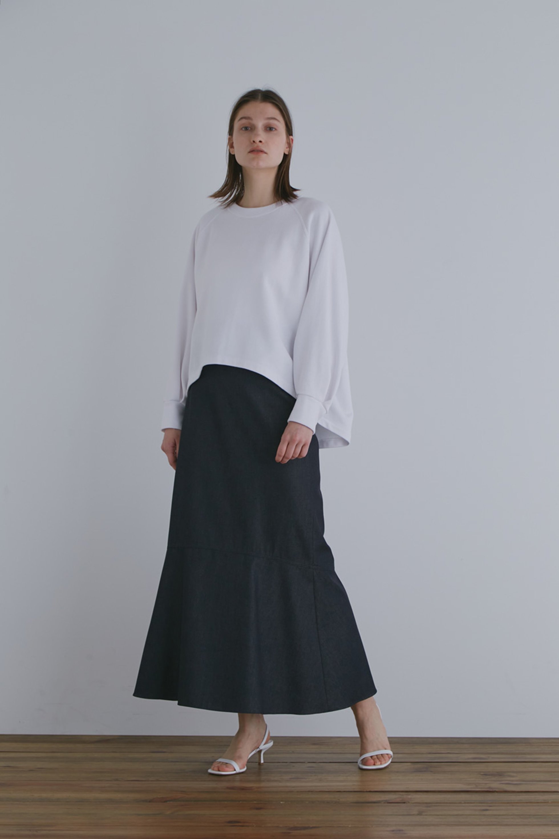 【ル フィル/LE PHIL】のコンパクト裏毛ショートプルオーバー 人気、トレンドファッション・服の通販 founy(ファニー) 　ファッション　Fashion　レディースファッション　Fashion for Women　トップス・カットソー　Cut & Sew Tops　シャツ・ブラウス・オフィスカジュアル　Elegant Blouses & Button-Ups　レディースパーカー・カジュアルフーディー　Casual Hoodies & Sweatshirts　ロングTシャツ・Tシャツ　Longline T-Shirts & Tees　カジュアルプルオーバー・ニットトップス　Pullovers & Knit Tops / Casual Pullovers　スウェット・クルーネックトップス　Sweatshirts & Crewnecks / Relaxed Fit Sweat Tops　カットソー・ベーシックTシャツ　Cut-and-Sewn Tops / Stretch Tees & Basics　コンパクト　Compact, Small Size　ショート　Short, Short Length　バランス　Balance, Style Balance　パターン　Pattern, Design Print　フォルム　Silhouette, Form　ベーシック　Basic, Essential　other-2|ID: prp329100003449975 ipo3291000000034121594