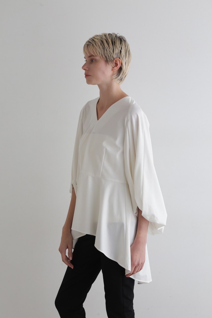 【ル フィル/LE PHIL】のコンパクトポンチブラウス 人気、トレンドファッション・服の通販 founy(ファニー) 　ファッション　Fashion　レディースファッション　WOMEN　トップス・カットソー　Tops/Tshirt　シャツ/ブラウス　Shirts/Blouses　なめらか　Smooth　カットソー　Cut And Sew　ギャザー　Gather　ショート　Short　ジャージ　Jersey　スリーブ　Sleeve　ドレープ　Drape　バランス　Balance　フレア　Flare　フロント　Front　ワイド　Wide　other-3|ID: prp329100003450038 ipo3291000000031915125