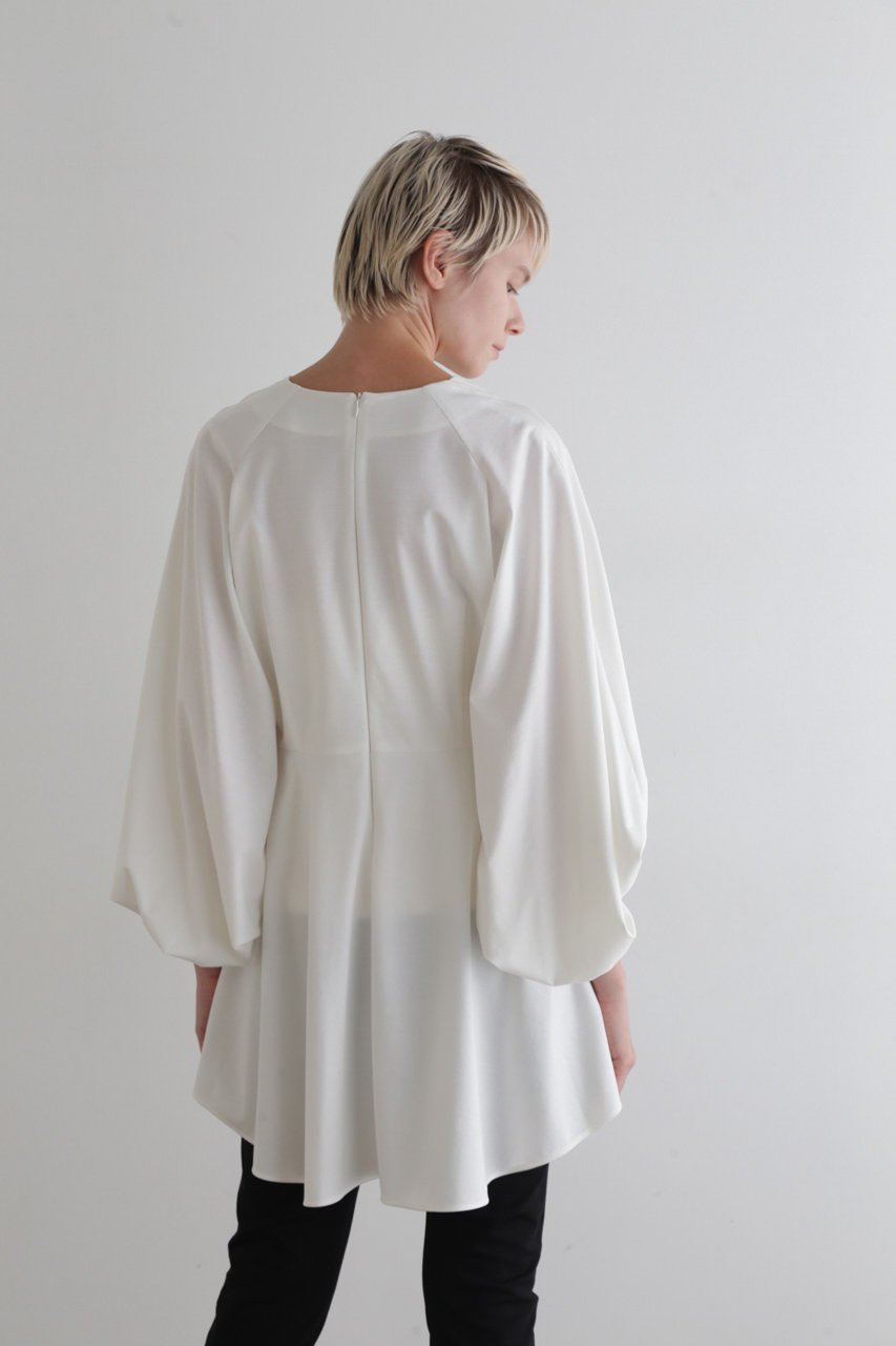 【ル フィル/LE PHIL】のコンパクトポンチブラウス 人気、トレンドファッション・服の通販 founy(ファニー) 　ファッション　Fashion　レディースファッション　WOMEN　トップス・カットソー　Tops/Tshirt　シャツ/ブラウス　Shirts/Blouses　なめらか　Smooth　カットソー　Cut And Sew　ギャザー　Gather　ショート　Short　ジャージ　Jersey　スリーブ　Sleeve　ドレープ　Drape　バランス　Balance　フレア　Flare　フロント　Front　ワイド　Wide　other-4|ID: prp329100003450038 ipo3291000000031915126