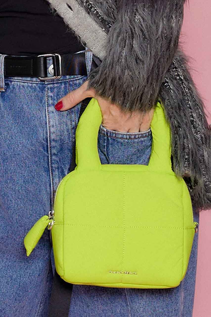 【メゾンスペシャル/MAISON SPECIAL】のピローボストン 人気、トレンドファッション・服の通販 founy(ファニー) 　ファッション　Fashion　レディースファッション　Fashion for Women　バッグ　Bags　おすすめ　Recommended / Our Picks　クッション　Cushion, Throw Pillow　ショルダー　Shoulder, Shoulder Strap　スマート　Smart, Elegant　チェーン　Chain, Chain Strap　プレート　Plate, Dish　ボストン　Boston　ボストンバッグ　Boston Bag, Retro Bag　ポケット　Pocket, Pocket Detail　メタル　Metal, Metal Parts　リップ　Lip, Lip Motif　other-7|ID: prp329100003487726 ipo3291000000032797587