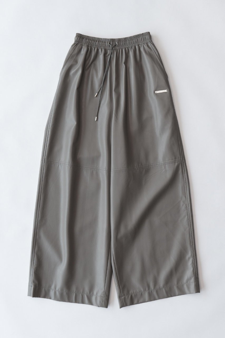 【プランク プロジェクト/PRANK PROJECT】のフェイクレザーボリュームワイドパンツ / Synthetic Leather Voluminous Wide Pants インテリア・キッズ・メンズ・レディースファッション・服の通販 founy(ファニー) 　ファッション　Fashion　レディースファッション　WOMEN　パンツ　Pants　おすすめ　Recommend　フェイクレザー　Faux Leather　冬　Winter　G.BGE(グレーベージュ)|ID: prp329100003487802 ipo3291000000023065997