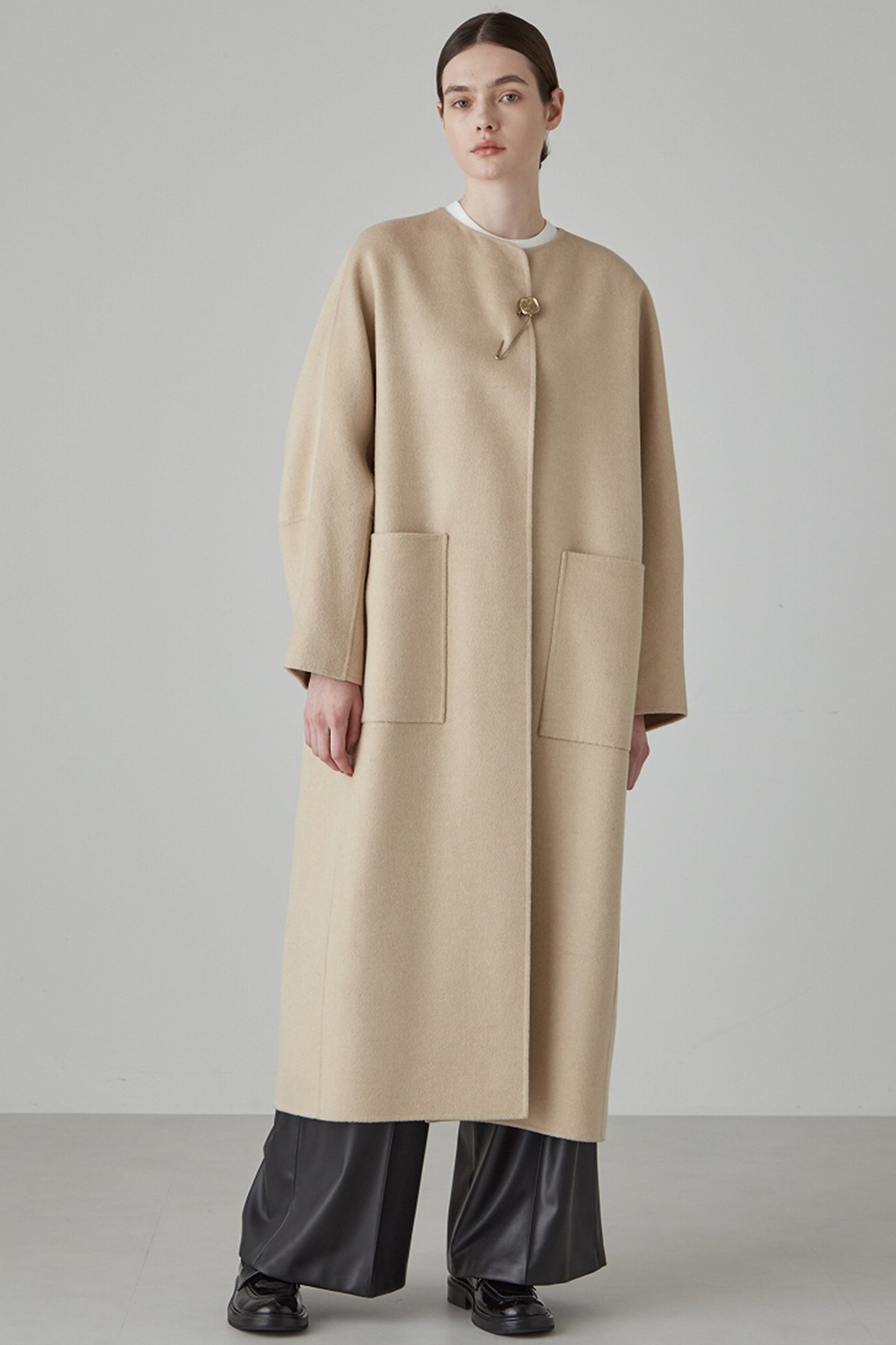 【アドーア/ADORE】のピュアカシミヤコート 人気、トレンドファッション・服の通販 founy(ファニー) 　ファッション　Fashion　レディースファッション　Fashion for Women　アウター　Coat / Outerwear Collection　コート・ロングコート・ピーコート　Long Coats, Peacoats & More　エレガント 上品　Elegant　カッティング　Cutting Detail　シンプル　Simple, Minimal　ダブル　Double, Double-Breasted　フィット　Fit, Slim Fit　フォルム　Silhouette, Form　フロント　Front, Front Design　ブローチ　Brooch, Pin Brooch　モダン　Modern, Contemporary　ロング　Long, Long-Length　other-6|ID: prp329100003504865 ipo3291000000034220270