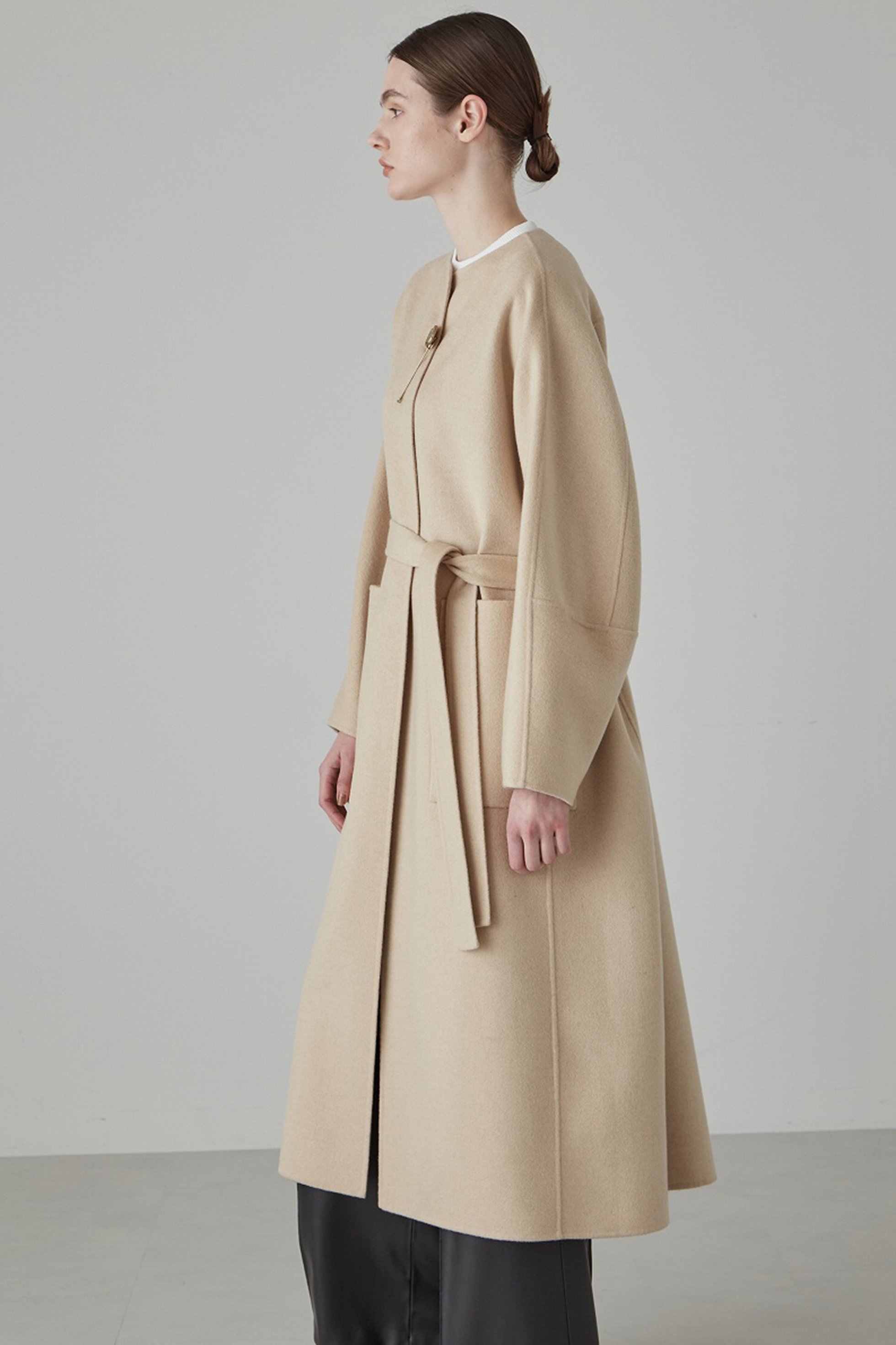 【アドーア/ADORE】のピュアカシミヤコート 人気、トレンドファッション・服の通販 founy(ファニー) 　ファッション　Fashion　レディースファッション　Fashion for Women　アウター　Coat / Outerwear Collection　コート・ロングコート・ピーコート　Long Coats, Peacoats & More　エレガント 上品　Elegant　カッティング　Cutting Detail　シンプル　Simple, Minimal　ダブル　Double, Double-Breasted　フィット　Fit, Slim Fit　フォルム　Silhouette, Form　フロント　Front, Front Design　ブローチ　Brooch, Pin Brooch　モダン　Modern, Contemporary　ロング　Long, Long-Length　other-7|ID: prp329100003504865 ipo3291000000034220272