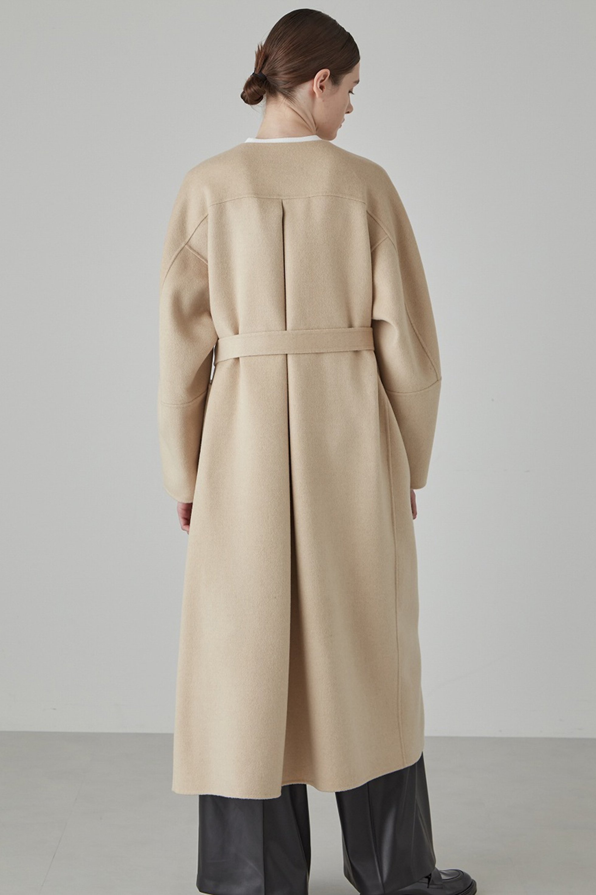 【アドーア/ADORE】のピュアカシミヤコート 人気、トレンドファッション・服の通販 founy(ファニー) 　ファッション　Fashion　レディースファッション　Fashion for Women　アウター　Coat / Outerwear Collection　コート・ロングコート・ピーコート　Long Coats, Peacoats & More　エレガント 上品　Elegant　カッティング　Cutting Detail　シンプル　Simple, Minimal　ダブル　Double, Double-Breasted　フィット　Fit, Slim Fit　フォルム　Silhouette, Form　フロント　Front, Front Design　ブローチ　Brooch, Pin Brooch　モダン　Modern, Contemporary　ロング　Long, Long-Length　other-8|ID: prp329100003504865 ipo3291000000034220273