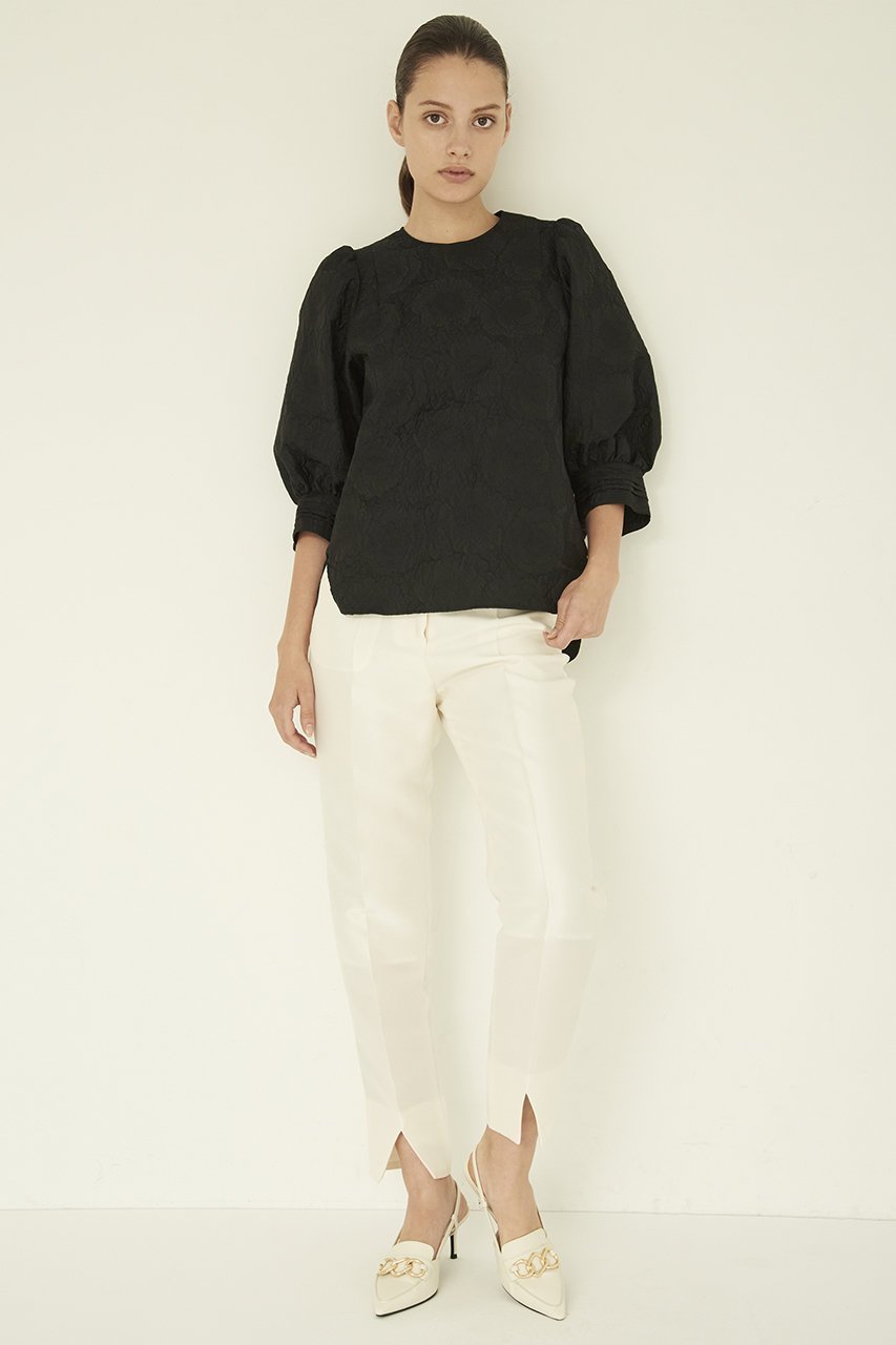 【エムダブリュー/MW】のジャガード タック ブラウス 人気、トレンドファッション・服の通販 founy(ファニー) 　ファッション　Fashion　レディースファッション　Fashion for Women　トップス・カットソー　Cut & Sew Tops　シャツ・ブラウス・オフィスカジュアル　Elegant Blouses & Button-Ups　カフス　Cuff Design　ショート　Short, Short Length　シンプル　Simple, Minimal　ジャカード／ジャガード　Jacquard, Woven Pattern　スリーブ　Sleeve, Long Sleeve / Short Sleeve　フラワー　Flower, Floral　ワンポイント　One Point, Statement Accent　other-7|ID: prp329100003551080 ipo3291000000032876699