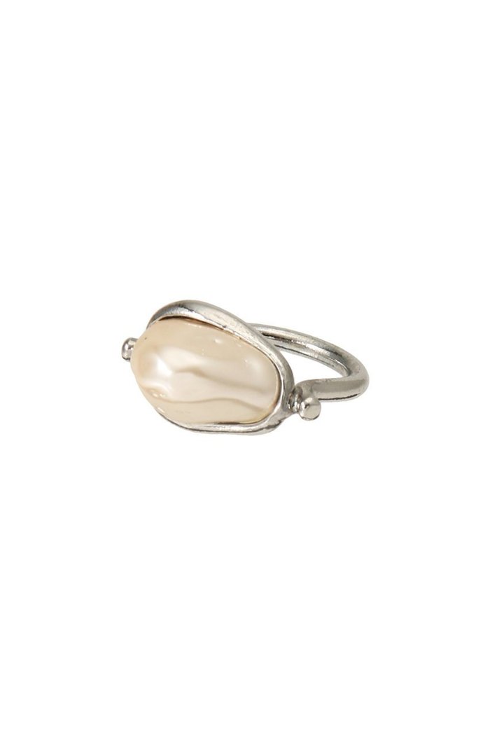 【アデル ビジュー/ADER bijoux】のPEARL リング インテリア・キッズ・メンズ・レディースファッション・服の通販 founy(ファニー) https://founy.com/ ファッション Fashion レディースファッション Fashion for Women クール Cool, Chic ジュエリー Jewelry, Accessories パール Pearl, Pearl Accent ビジュー Bijou, Jewel-like Accent モダン Modern, Contemporary 再入荷 Restock / Back in Stock 定番 Standard, Basic Item |ID: prp329100003563929 ipo3291000000029340193