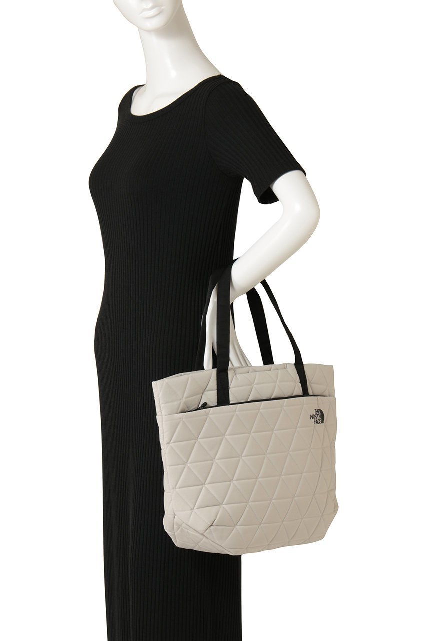 【ザ ノース フェイス/THE NORTH FACE】の【UNISEX】ジオフェイストート 人気、トレンドファッション・服の通販 founy(ファニー) 　ファッション　Fashion　レディースファッション　Fashion for Women　バッグ　Bags　ユニセックス　Unisex, Genderless　アクセサリー　Fashion Accessories　クッション　Cushion, Throw Pillow　スマート　Smart, Elegant　スリーブ　Sleeve, Long Sleeve / Short Sleeve　フロント　Front, Front Design　ポケット　Pocket, Pocket Detail　other-2|ID: prp329100003624469 ipo3291000000036490014