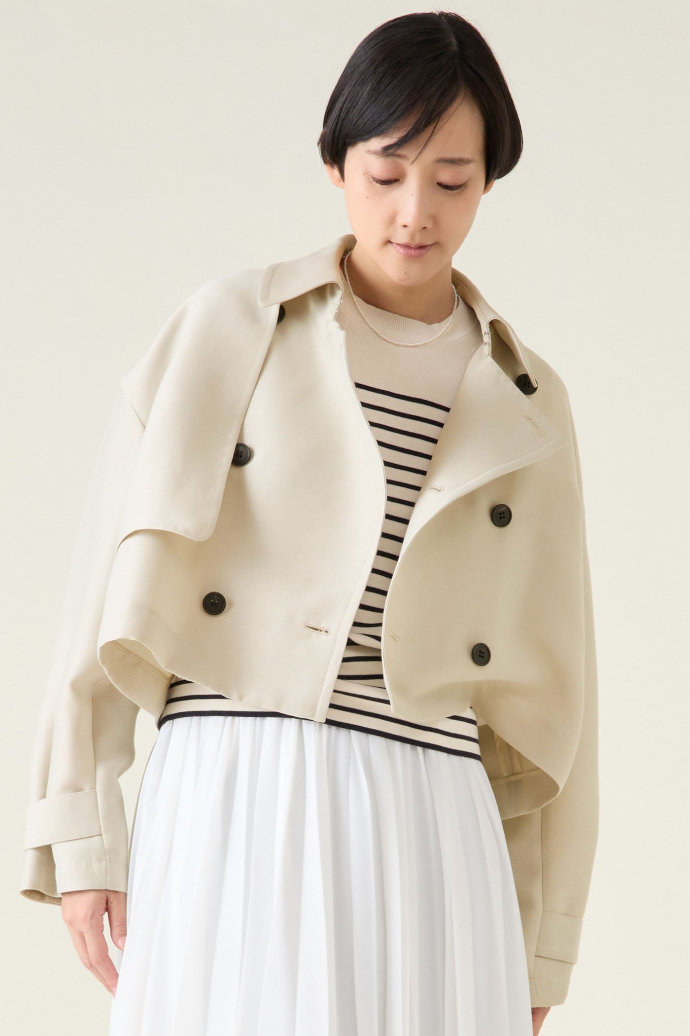 【マルティニーク/martinique】のショートトレンチ インテリア・キッズ・メンズ・レディースファッション・服の通販 founy(ファニー) 　ファッション　Fashion　レディースファッション　Fashion for Women　アウター　Coat / Outerwear Collection　コート・ロングコート・ピーコート　Long Coats, Peacoats & More　おすすめ　Recommended / Our Picks　クラシカル　Classical, Vintage-Inspired　クラシック　Classic, Timeless Style　クロップド　Cropped, Short Length　コンパクト　Compact, Small Size　ショート　Short, Short Length　スマート　Smart, Elegant　トレンチ　Trench, Trench Coat　フラップ　Flap, Flap Pocket　フロント　Front, Front Design　モダン　Modern, Contemporary　エレガント 上品　Elegant　ベージュ|ID: prp329100003625492 ipo3291000000035976615