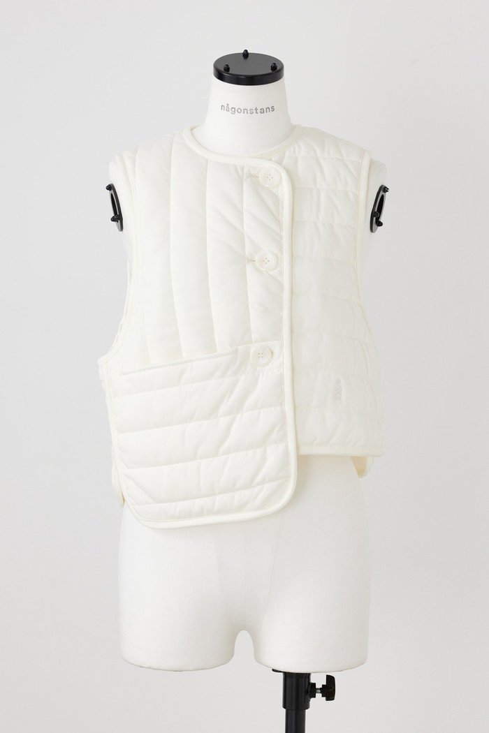 【ナゴンスタンス/nagonstans】のAirShut コンパクトベスト インテリア・キッズ・メンズ・レディースファッション・服の通販 founy(ファウニー) https://founy.com/ ファッション Fashion レディースファッション Fashion for Women アウター Coat / Outerwear Collection レディースジャケット・軽アウター Jackets おすすめ Recommended / Our Picks アシンメトリー Asymmetrical Style コンパクト Compact, Small Size ショート Short, Short Length ジャケット Jacket, Outerwear タフタ Taffeta, Structured Fabric ドレス Dress, One-Piece バランス Balance, Style Balance ベスト Vest, Waistcoat メンズ Men's, Menswear 旅行 Travel |ID: prp329100003625910 ipo3291000000036759312
