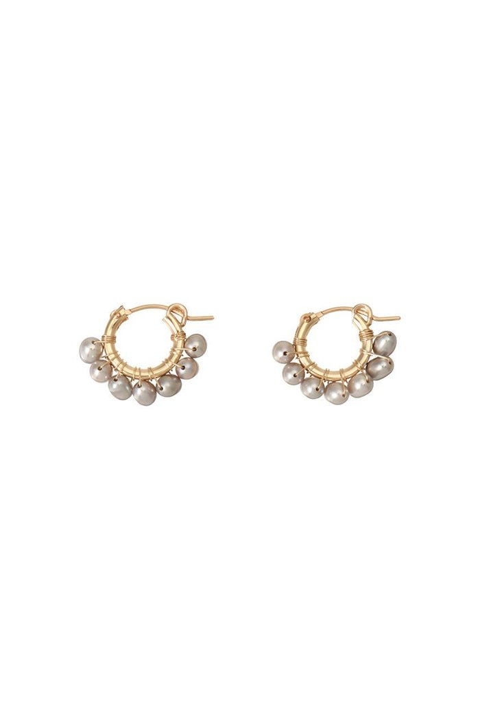 【ナチュラリジュエリ/NATURALI JEWELRY】のグレーパール巻きフープピアスS インテリア・キッズ・メンズ・レディースファッション・服の通販 founy(ファニー) https://founy.com/ ファッション Fashion レディースファッション WOMEN ジュエリー Jewelry リング Rings イヤリング Earrings イヤリング Earrings シルバー Silver シンプル Simple パーティ Party パール Pearl フープ Hoop |ID: prp329100003670845 ipo3291000000030802600