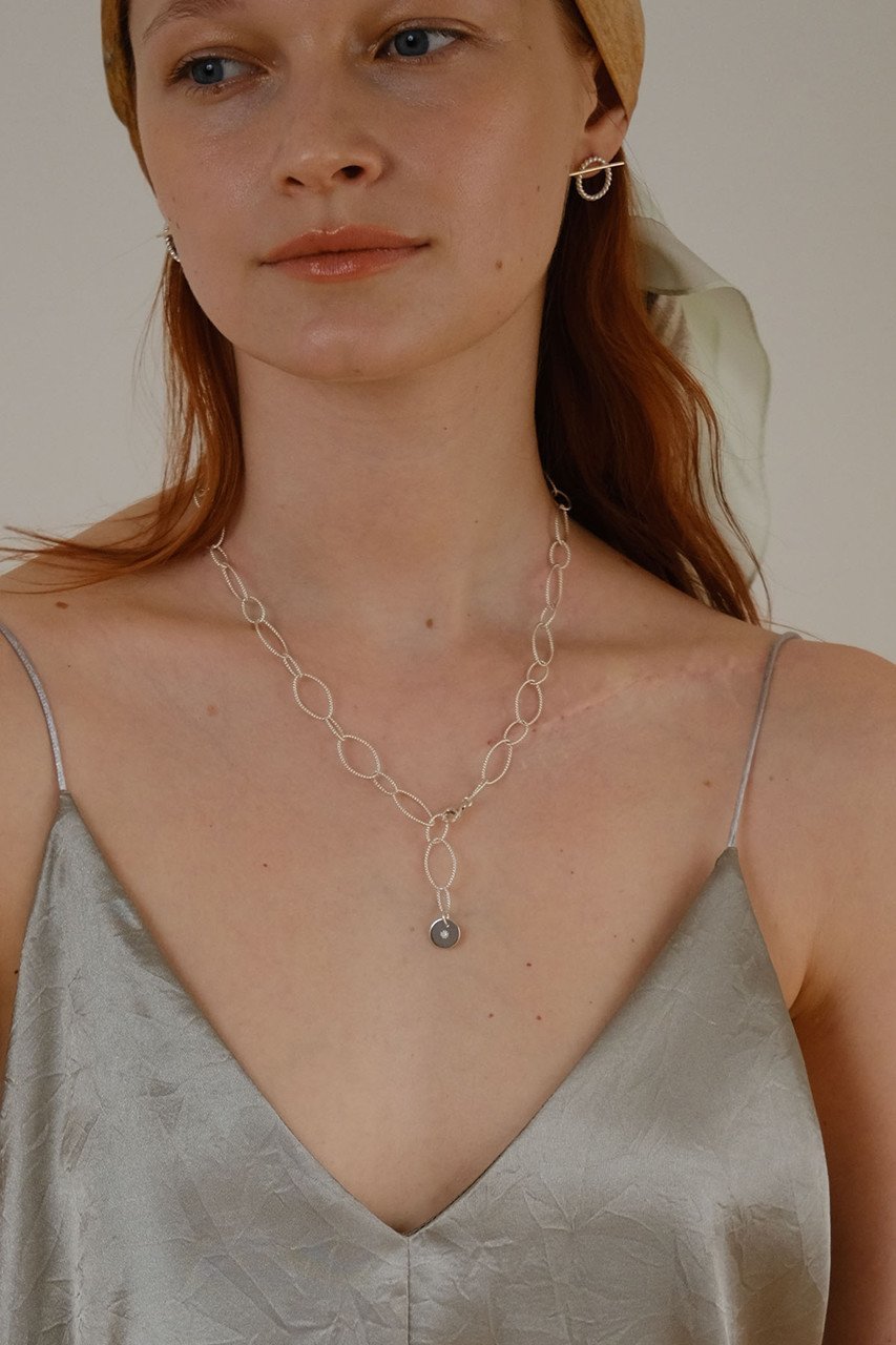 【ナチュラリジュエリ/NATURALI JEWELRY】のSILVER ツイストチェーンネックレス 人気、トレンドファッション・服の通販 founy(ファニー) 　ファッション　Fashion　レディースファッション　Fashion for Women　ジュエリー　Jewelry　ネックレス　Necklaces & Pendants　おすすめ　Recommended / Our Picks　コンビ　Combo, Combination Style　チェーン　Chain, Chain Strap　チャーム　Charm, Pendant　ツイスト　Tweed, Tweed Fabric　テクスチャー　Texture, Textured Fabric　ネックレス　Necklace, Pendant Necklace　other-7|ID: prp329100003672234 ipo3291000000035578623