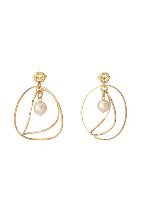 【セシル エ ジャンヌ/CECILE ET JEANNE】 ダブルフープピアス人気、トレンドファッション・服の通販 founy(ファニー) ファッション Fashion レディースファッション Fashion for Women ジュエリー Jewelry ファッションリング Fashion Rings イヤリング・フープ・ドロップタイプ Hoop, Drop & Clip Earrings イヤリング Earrings ダブル Double, Double-Breasted パール Pearl, Pearl Accent フォルム Silhouette, Form フープ Hoop, Hoop Earrings エレガント 上品 Elegant |ID:prp329100003716216