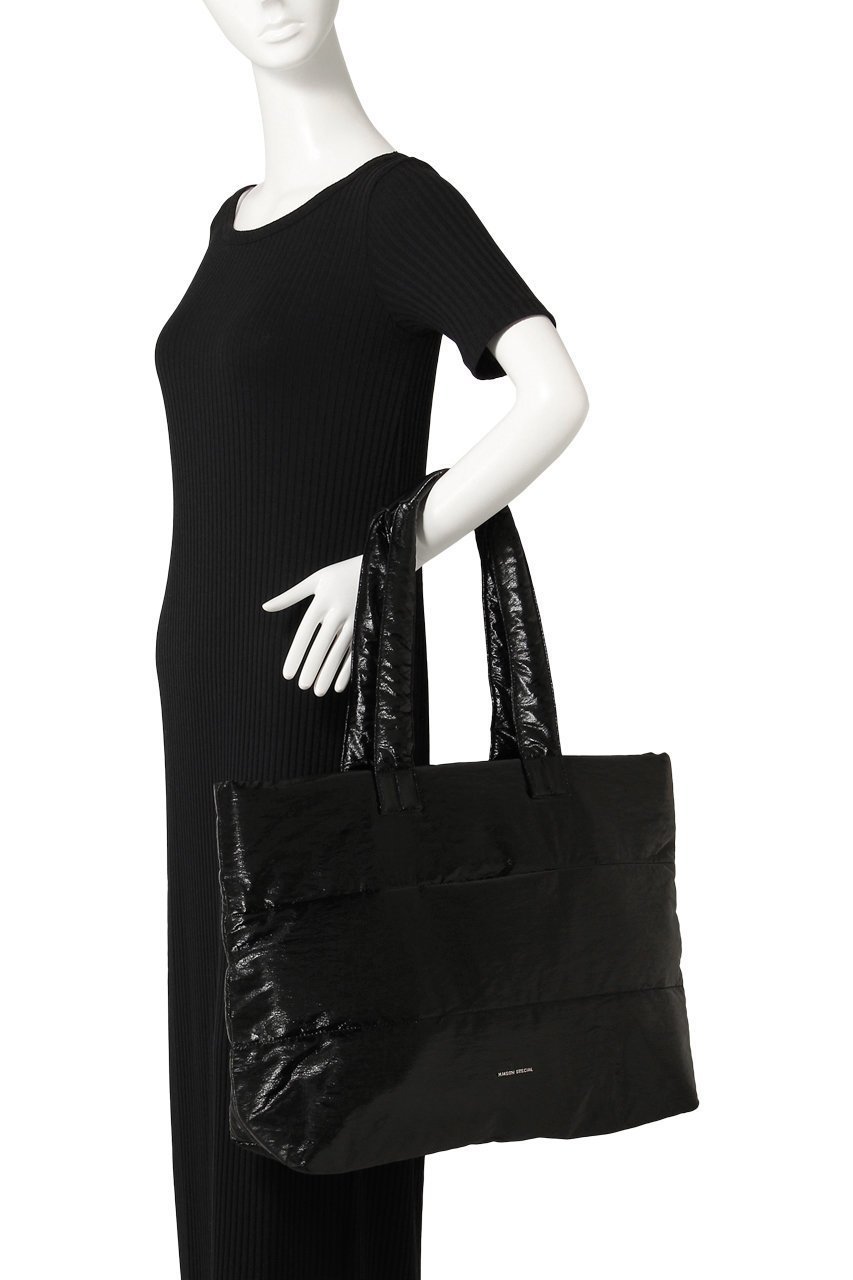 【メゾンスペシャル/MAISON SPECIAL】のBig Puffer Tote Bag/ビッグパッファートートバッグ 人気、トレンドファッション・服の通販 founy(ファニー) 　ファッション　Fashion　レディースファッション　Fashion for Women　バッグ　Bags　サテン　Satin, Glossy Fabric　スマホ　Smartphone, Mobile Device　プレート　Plate, Dish　ポケット　Pocket, Pocket Detail　旅行　Travel　エレガント 上品　Elegant　other-2|ID: prp329100003770557 ipo3291000000032795737