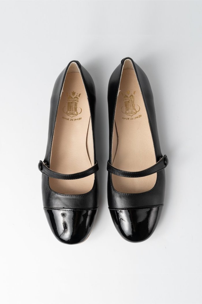 【エスメラルダ/Esmeralda】の【BONTRE】コンビストラップパンプス インテリア・キッズ・メンズ・レディースファッション・服の通販 founy(ファニー) https://founy.com/ ファッション Fashion レディースファッション Fashion for Women エナメル Patent Leather オケージョン Occasion Wear シンプル Simple, Minimal ストラップパンプス Strap Pumps, Strappy Heels フラット Flat, Flat Shoes ラップ Wrap, Wrap Design エレガント 上品 Elegant |ID: prp329100003770622 ipo3291000000035058760