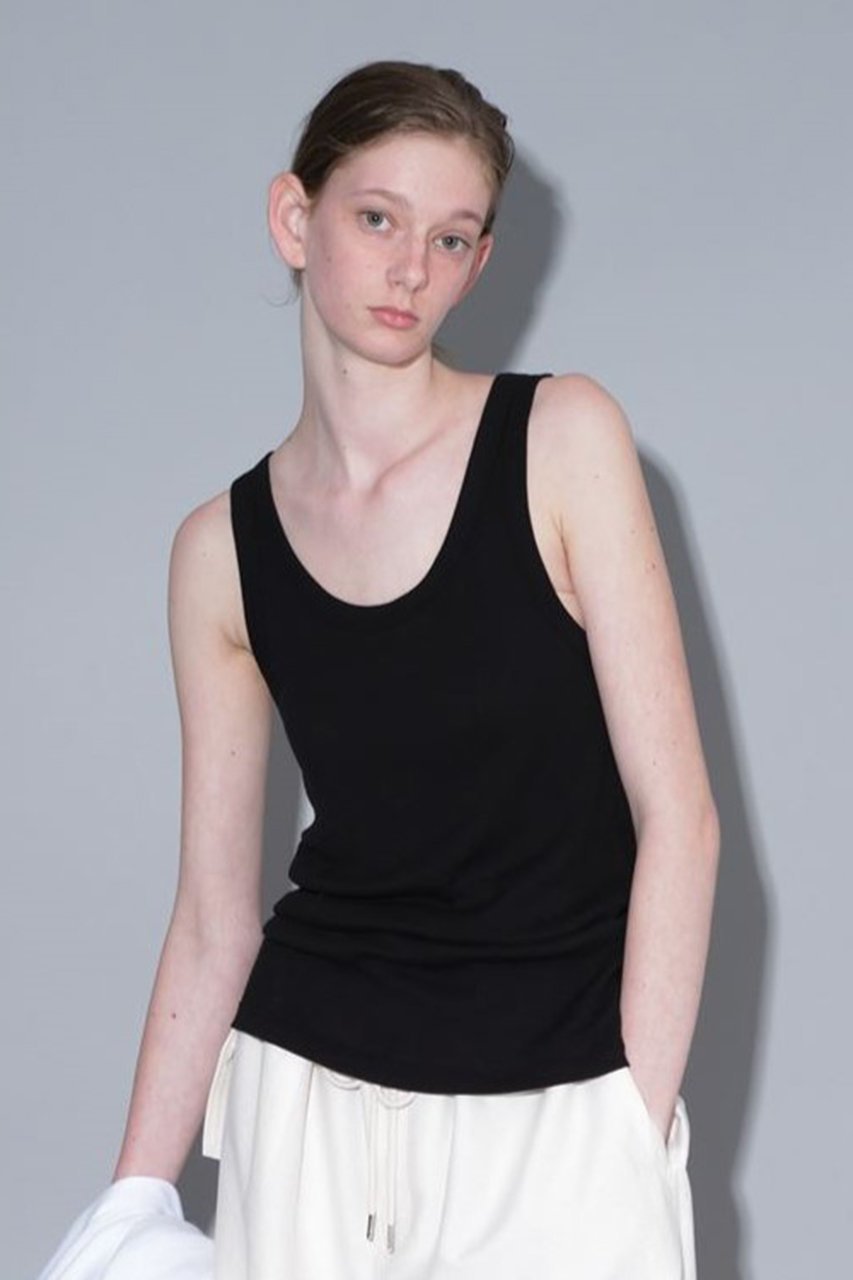 【サクラ/SACRA】のマイクロファインコットンリブタンクトップ 人気、トレンドファッション・服の通販 founy(ファニー) 　ファッション　Fashion　レディースファッション　Fashion for Women　トップス・カットソー　Cut & Sew Tops　キャミソール&ノースリーブ　Camisoles & Sleeveless Tops　シャツ・ブラウス・オフィスカジュアル　Elegant Blouses & Button-Ups　ロングTシャツ・Tシャツ　Longline T-Shirts & Tees　カットソー・ベーシックTシャツ　Cut-and-Sewn Tops / Stretch Tees & Basics　エアリー　Airy Texture　キャミソール　Camisole, Spaghetti Strap Top　タンク　Tank Top, Sleeveless Top　テレコ　Ribbed, Rib Stitch　デコルテ　Décolleté, Neckline　フィット　Fit, Slim Fit　定番　Standard, Basic Item　other-7|ID: prp329100003839451 ipo3291000000032898875