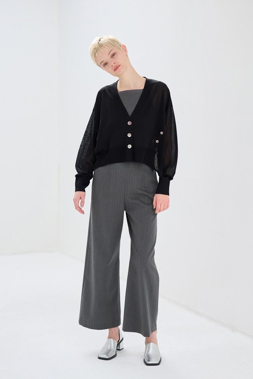 【ランバン オン ブルー/LANVIN en Bleu】のメニーボタンカーディガン 人気、トレンドファッション・服の通販 founy(ファニー) ファッション Fashion レディースファッション Fashion for Women トップス・カットソー Cut & Sew Tops ニット Knit Tops & Sweaters カーディガン・羽織り Layered Style Cardigans おすすめ Recommended / Our Picks イエロー Yellow カーディガン Cardigan, Knitwear ショート Short, Short Length バランス Balance, Style Balance 人気 Popular, Best Seller other-2|ID: prp329100003862810 ipo3291000000032950082